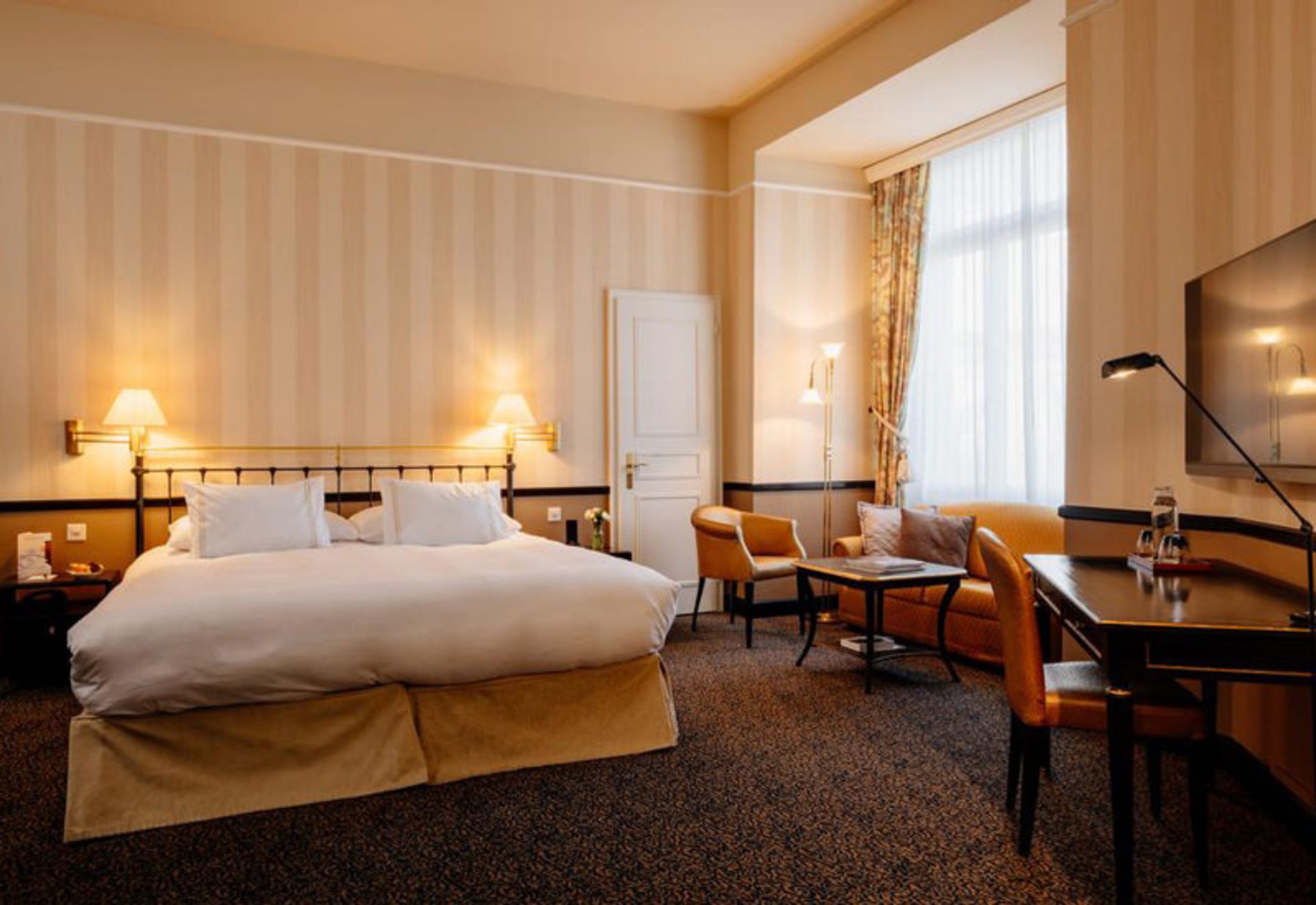 هتل اسمال لاکچری امباسادور له اپرا (Small Luxury Hotel Ambassador Zurich)