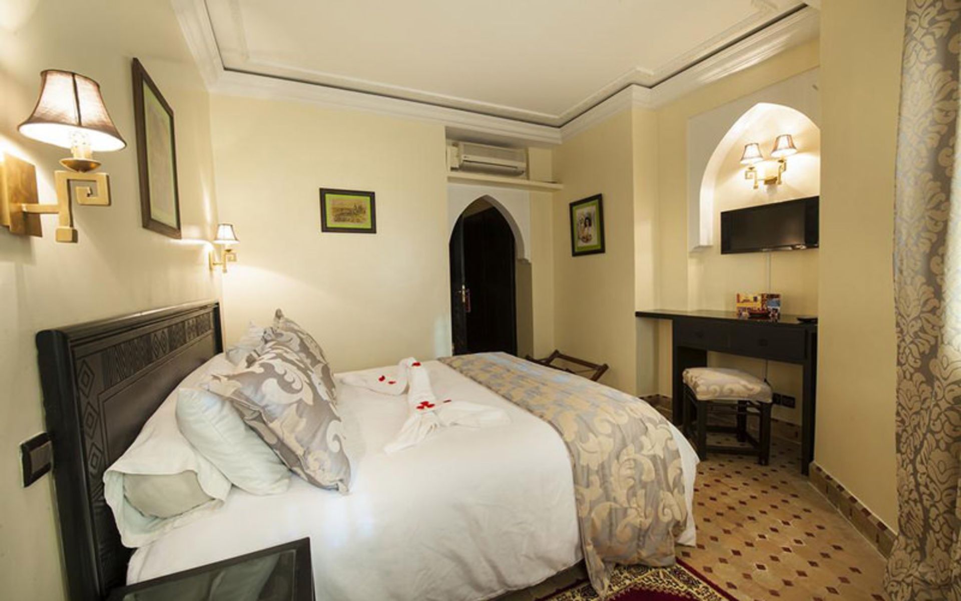 هتل لِ کاسپین (Hotel Le Caspien)