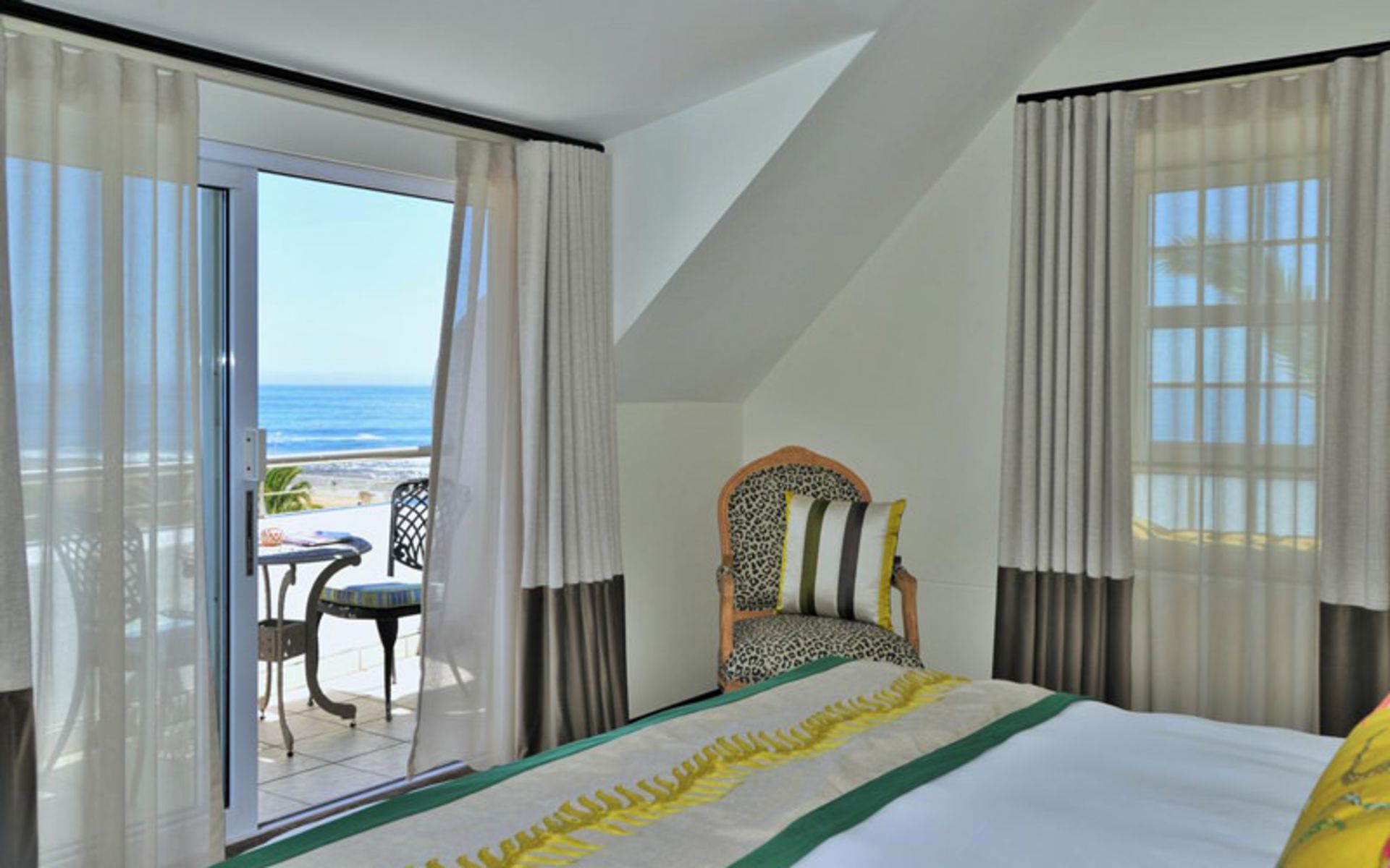 هتل وینچستر مانسیونز (Winchester Mansions Hotel)
