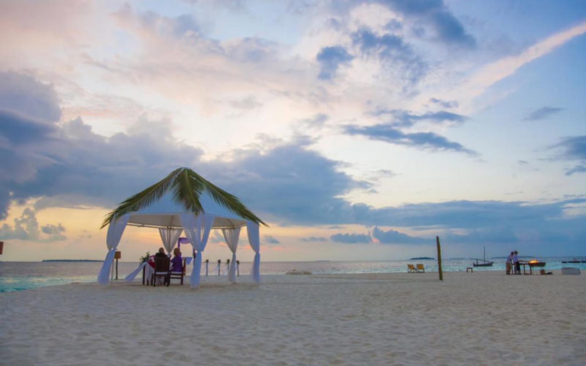 هتل ردی بیج ریزورت (Reethi Beach Resort)