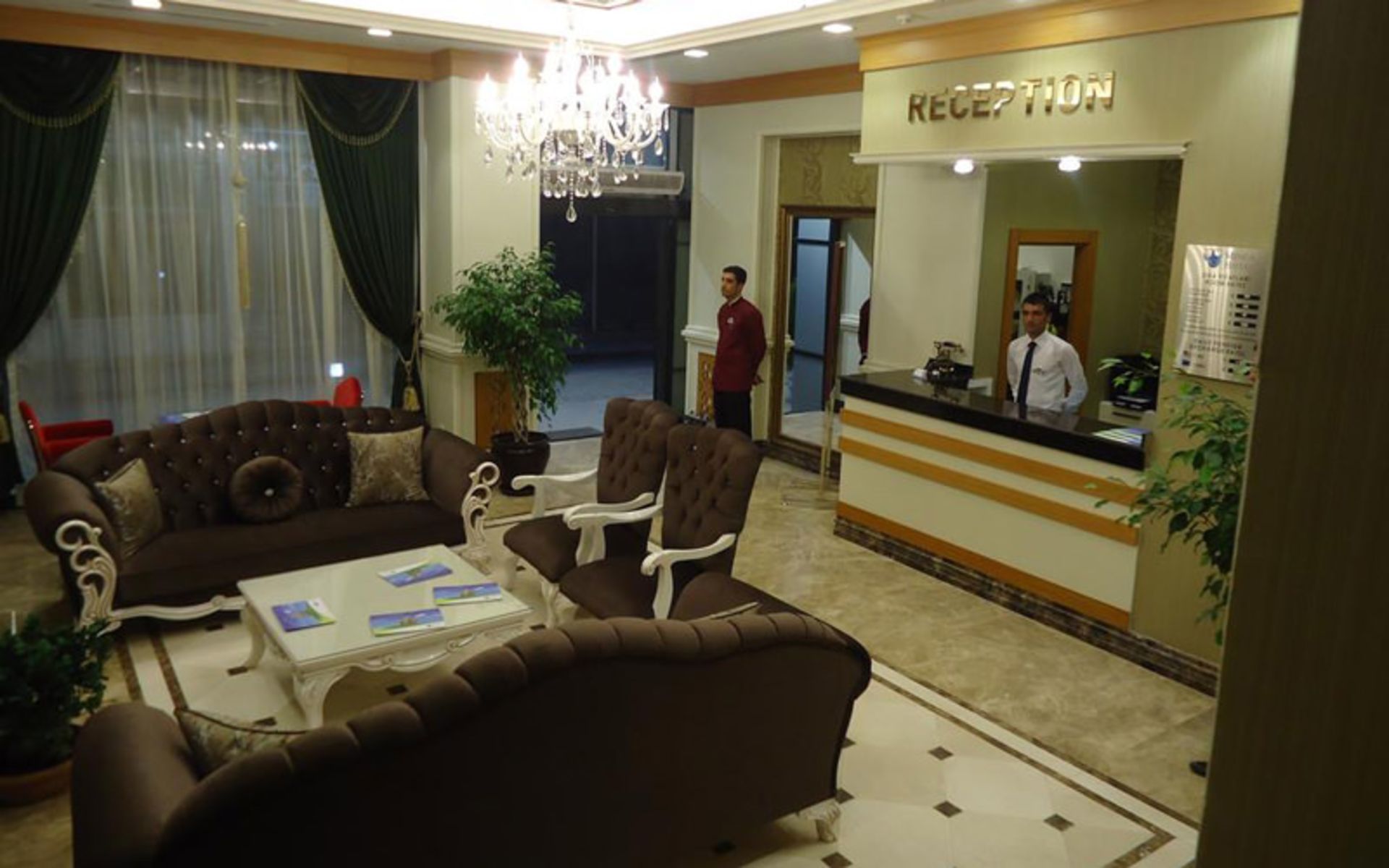 هتل منوآ (Menua Hotel)