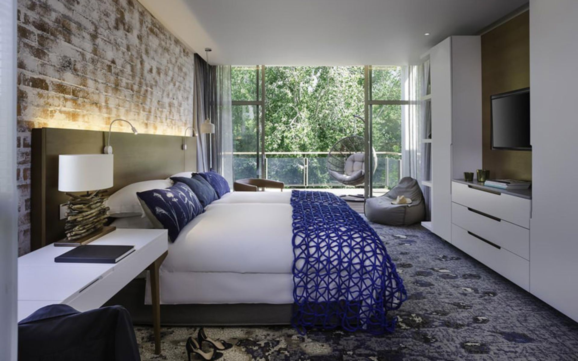 هتل وینیارد (Vineyard Hotel)