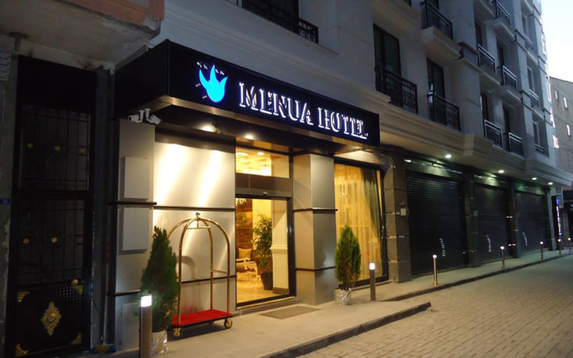هتل منوآ (Menua Hotel)