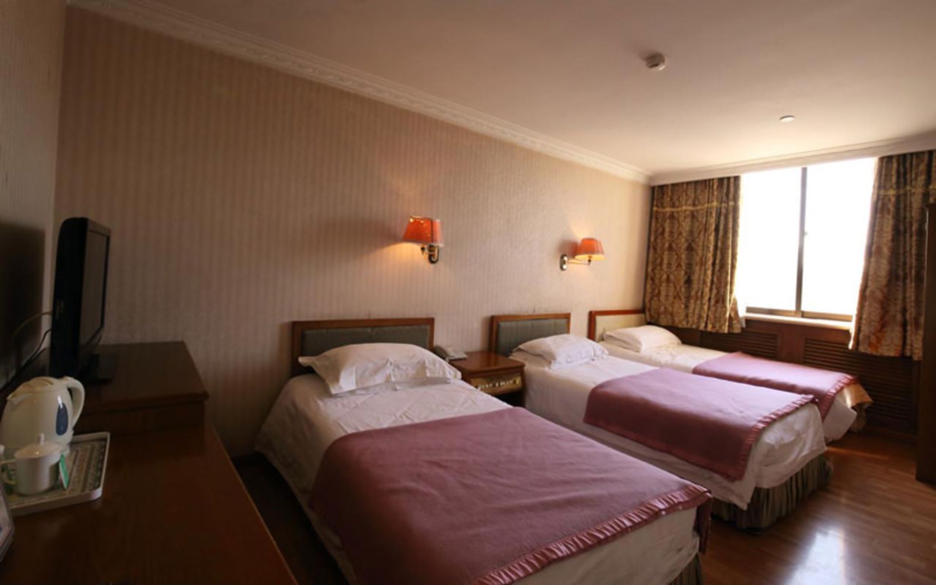 هتل فار ایست (Far East Hotel)