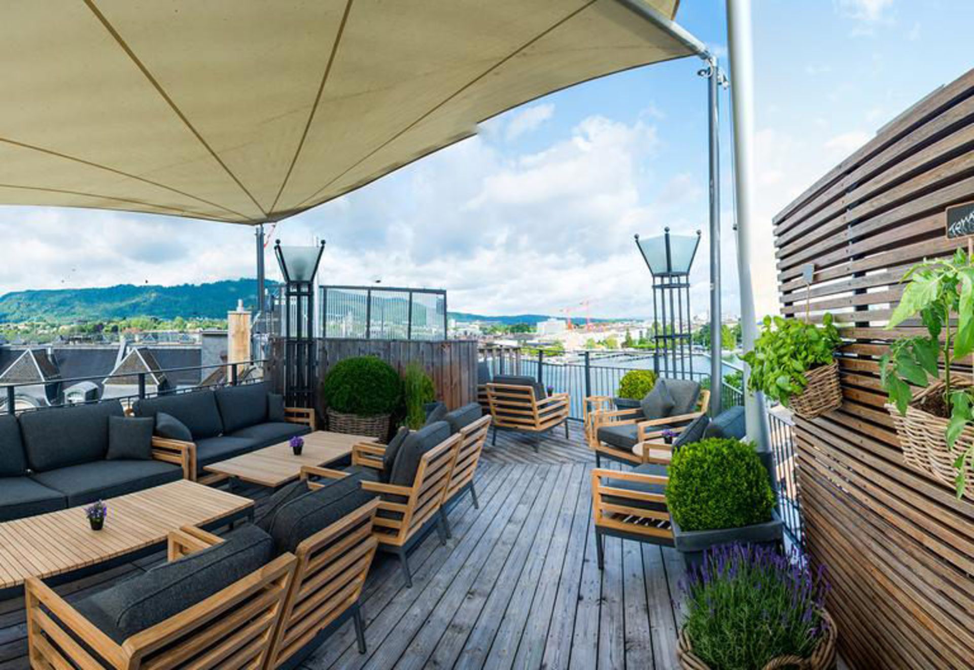 هتل اسمال لاکچری امباسادور له اپرا (Small Luxury Hotel Ambassador Zurich)