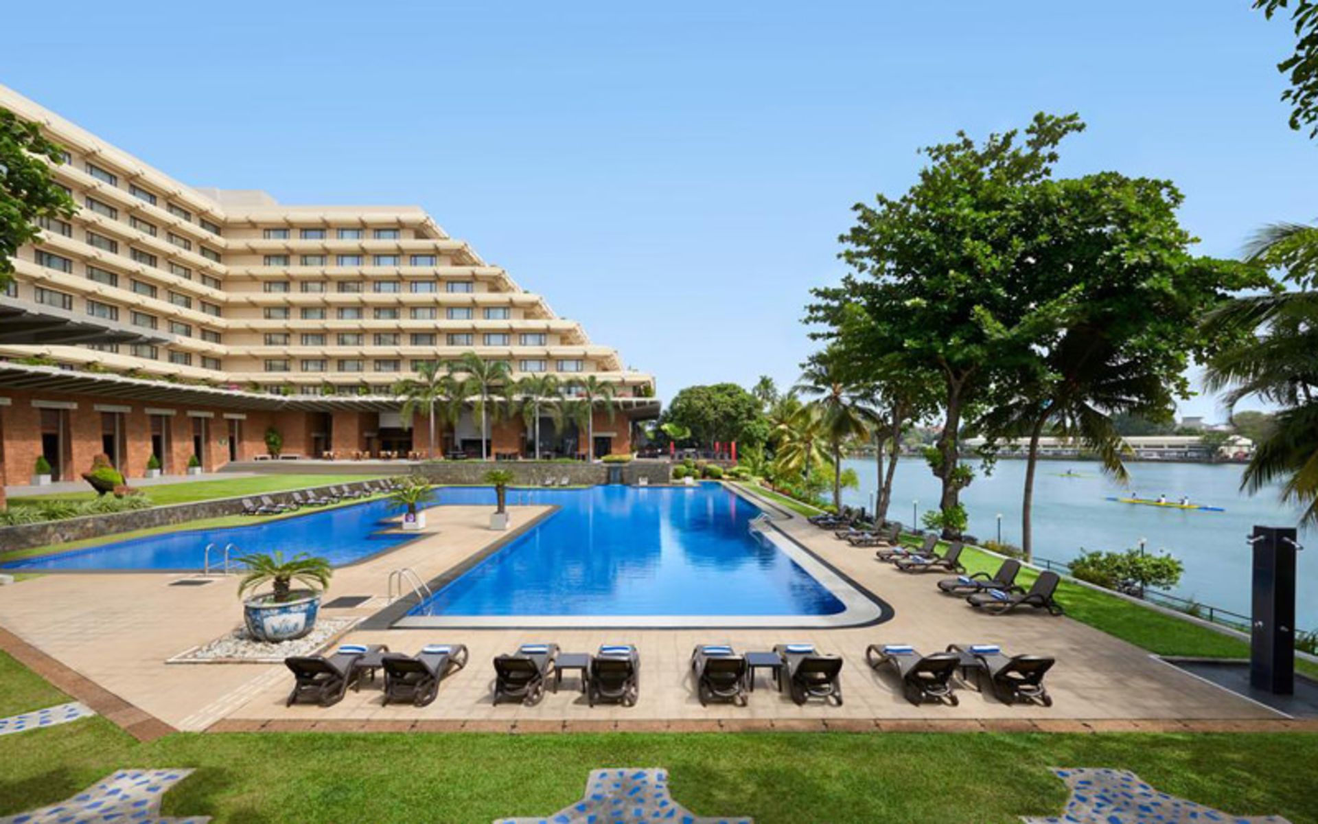هتل سینامون لیک ‌ساید (Cinnamon Lakeside)