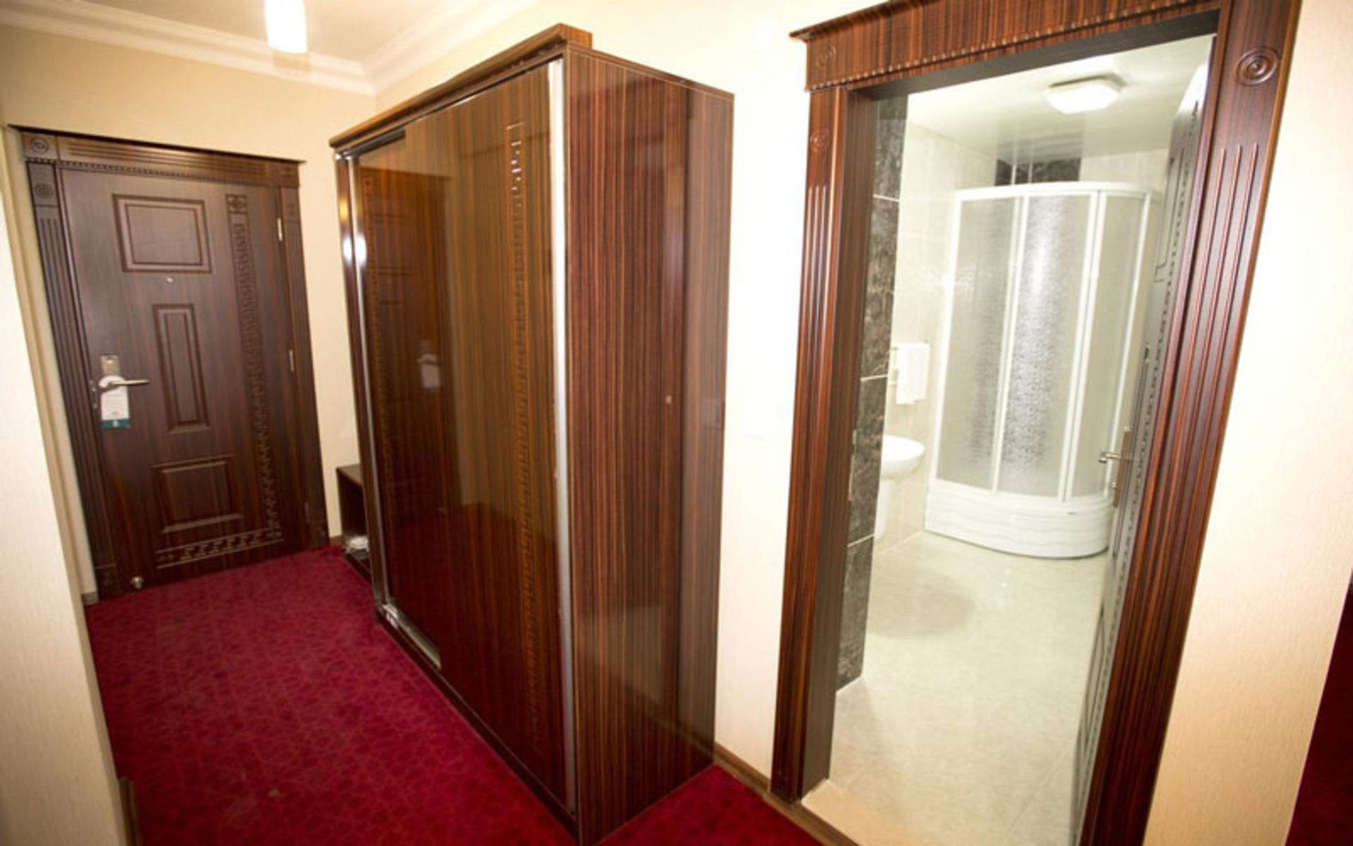 هتل رسمینا (Resmina Hotel)