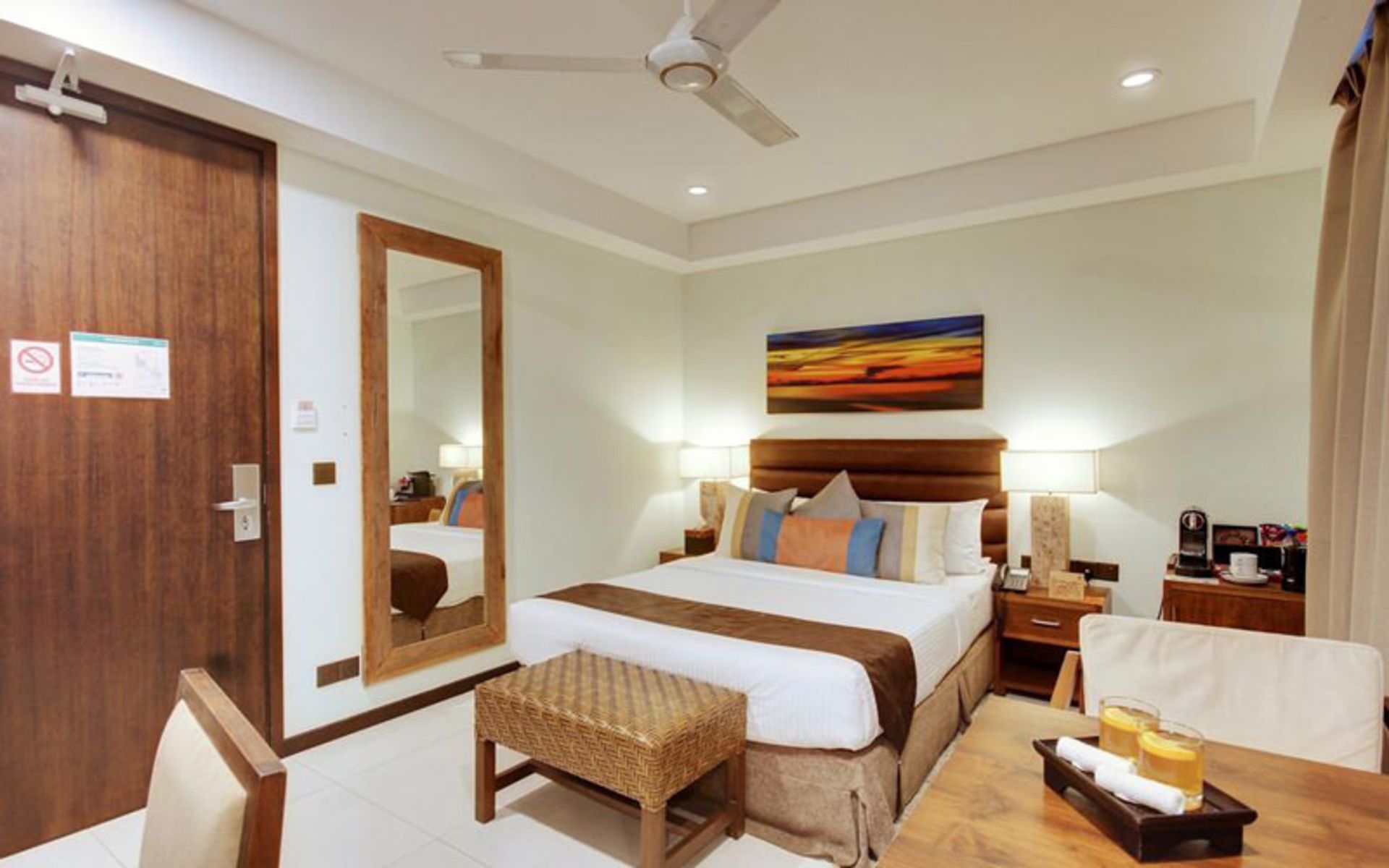 هتل سامرست (The Somerset Hotel)