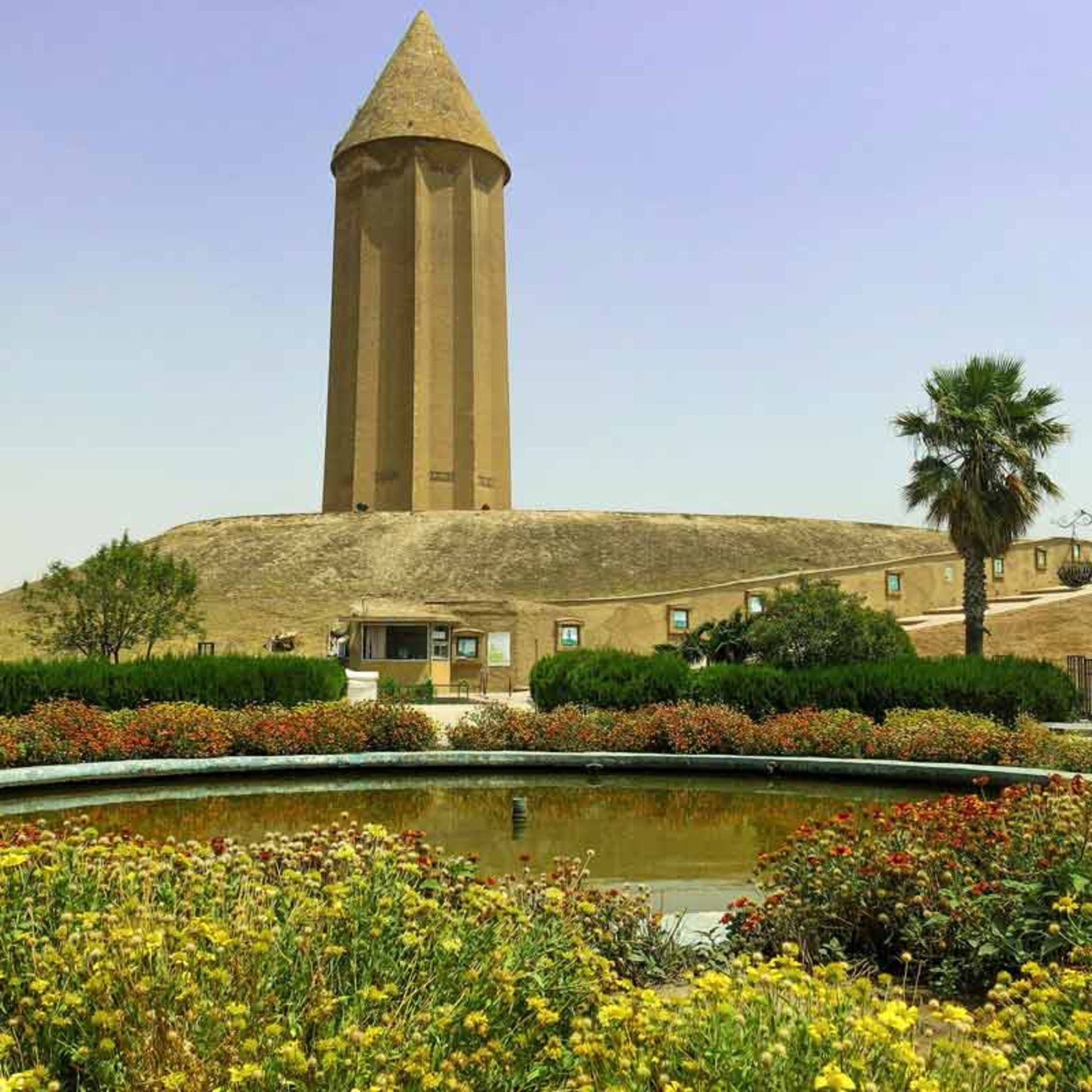 گنبد قابوس