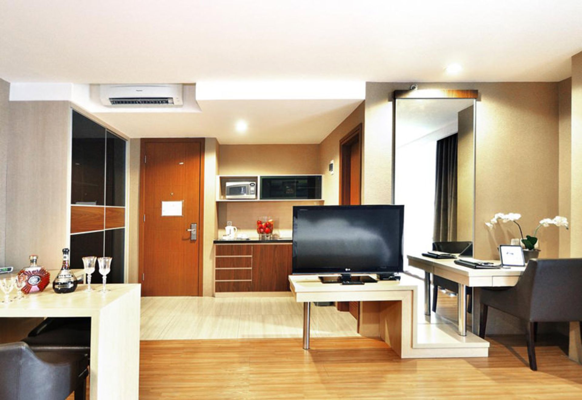 هتل آویساس سوئیت (Avissa Suites)
