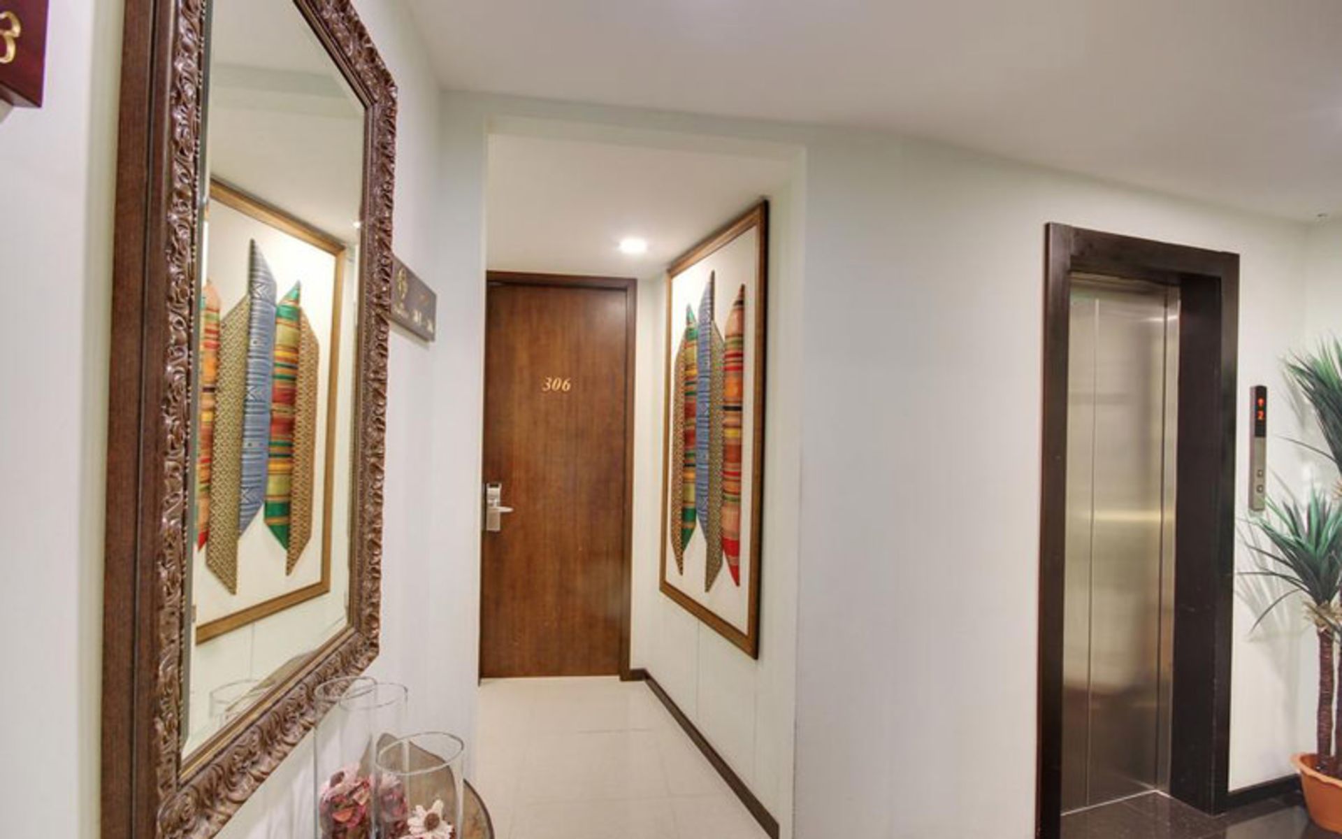 هتل سامرست (The Somerset Hotel)
