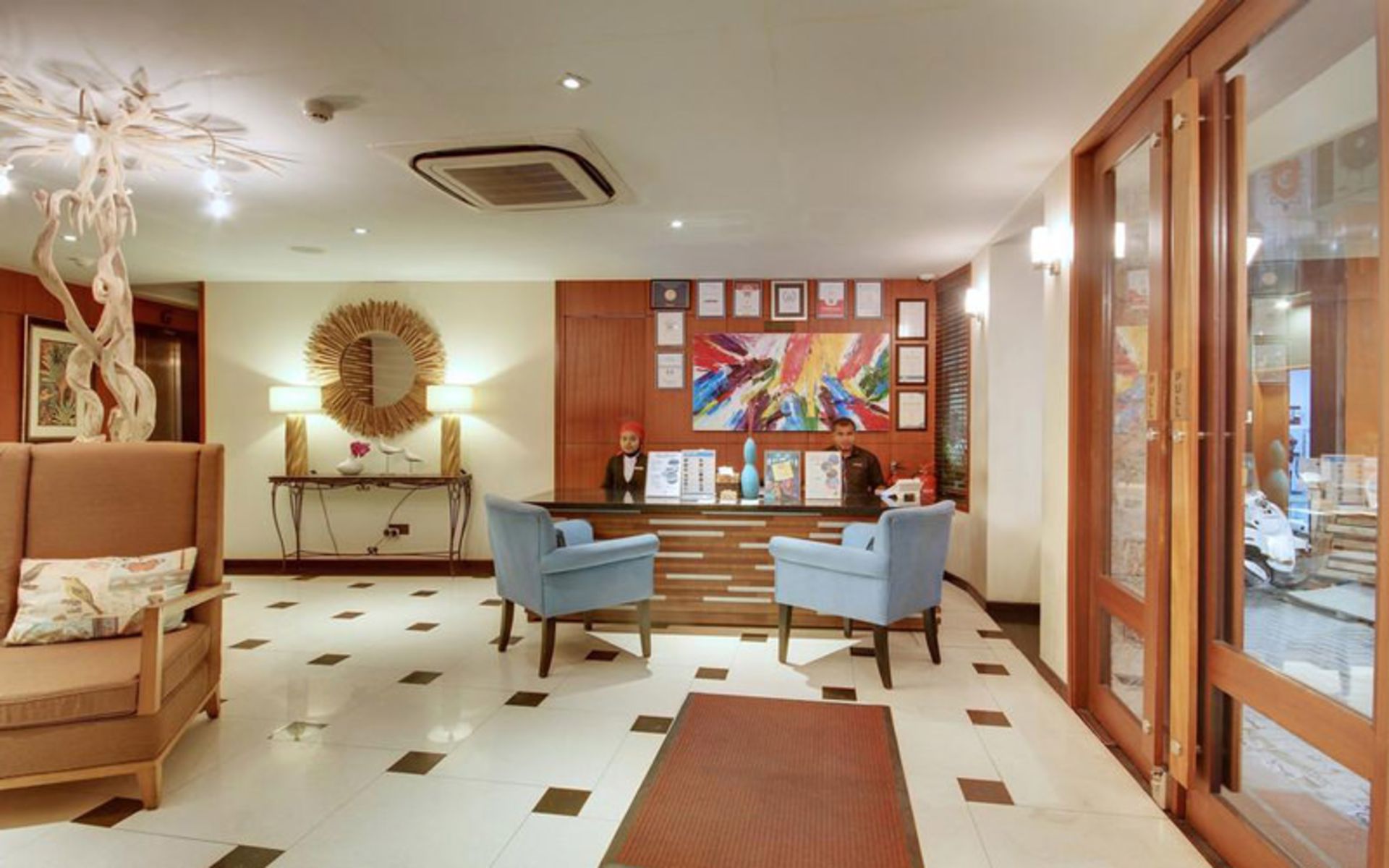 هتل سامرست (The Somerset Hotel)