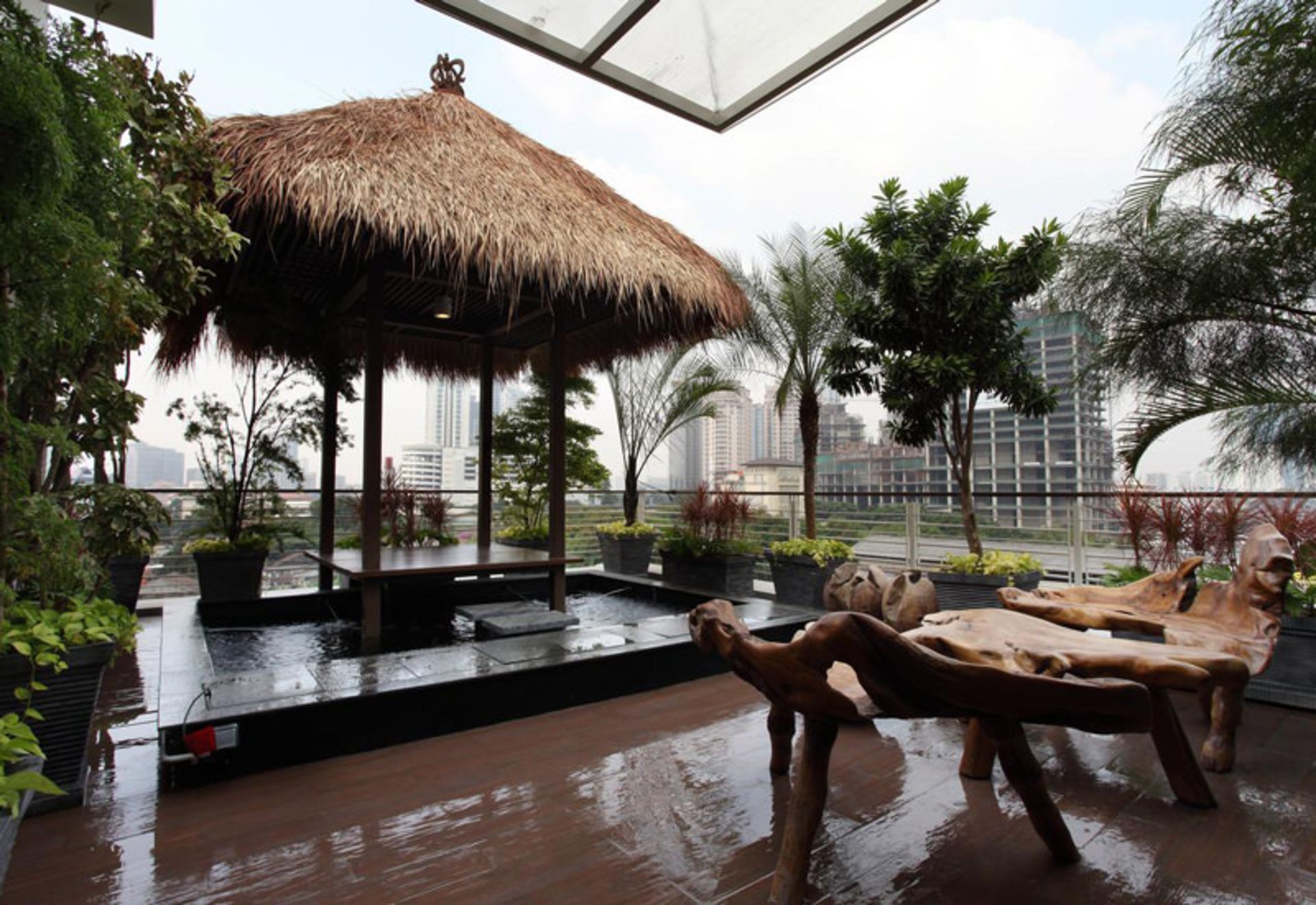هتل آویساس سوئیت (Avissa Suites)