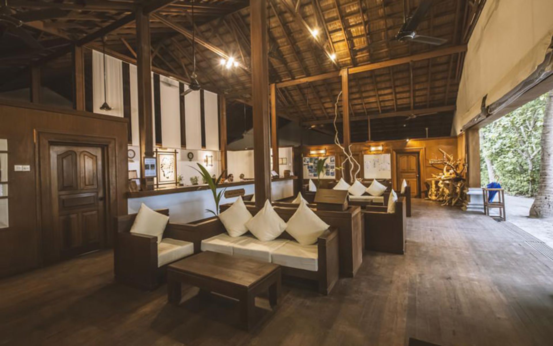 هتل ردی بیج ریزورت (Reethi Beach Resort)