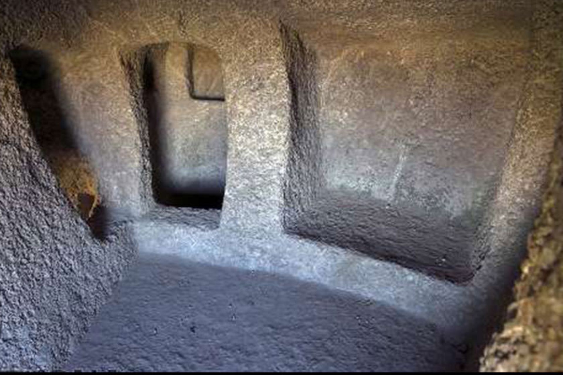 غار سنگی حسین کوهکن