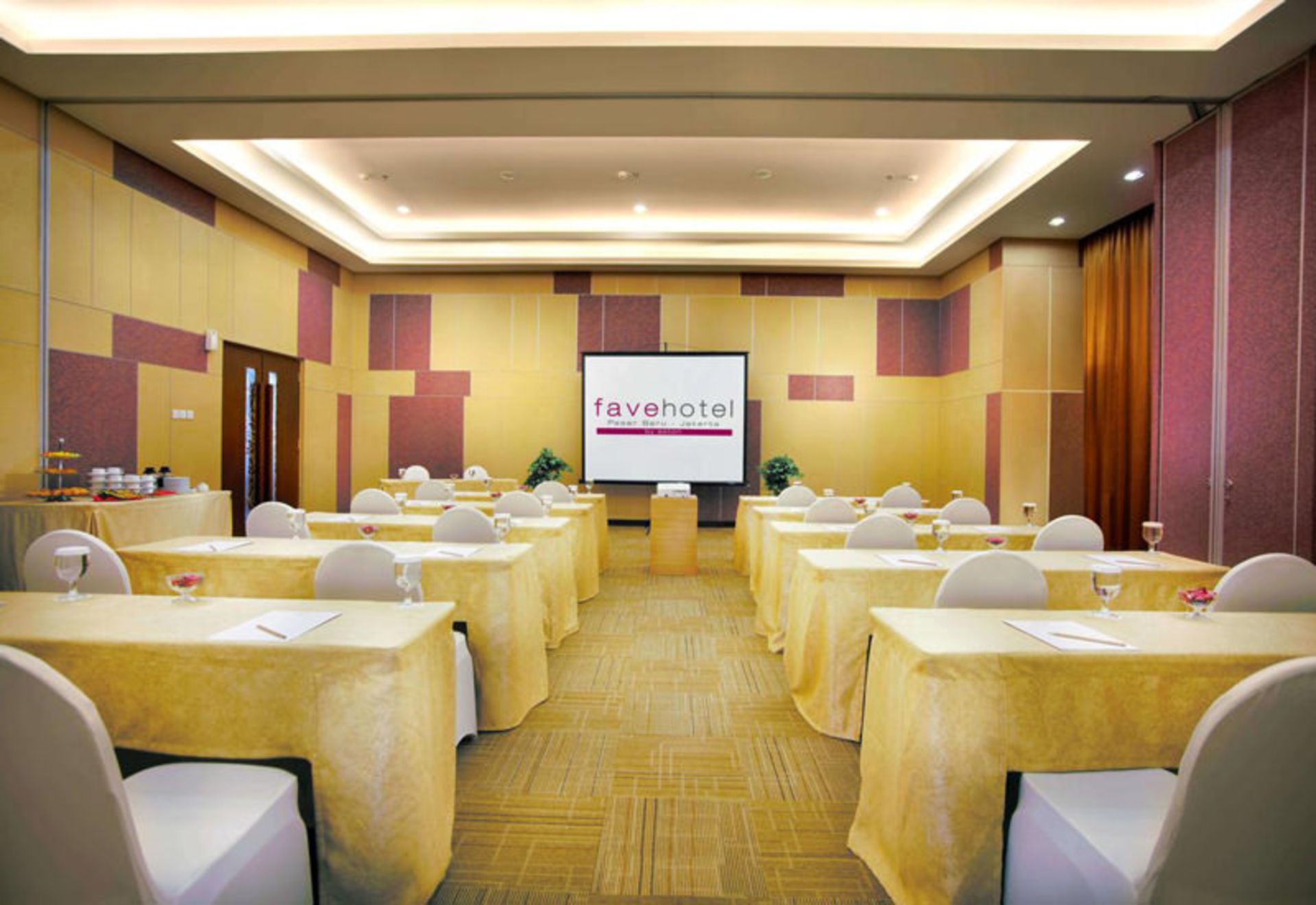 هتل فیو هتل پاسار بارو (favehotel Pasar Baru)