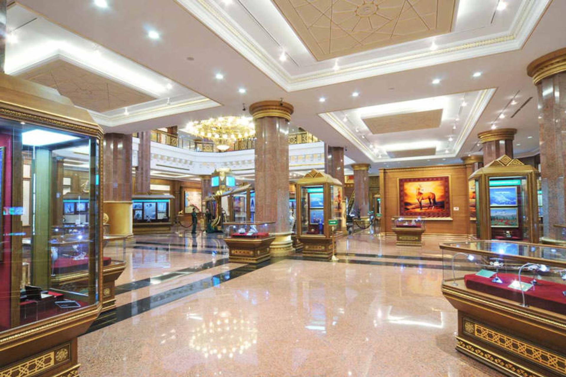 موزه ملی تاریخ عشق آباد