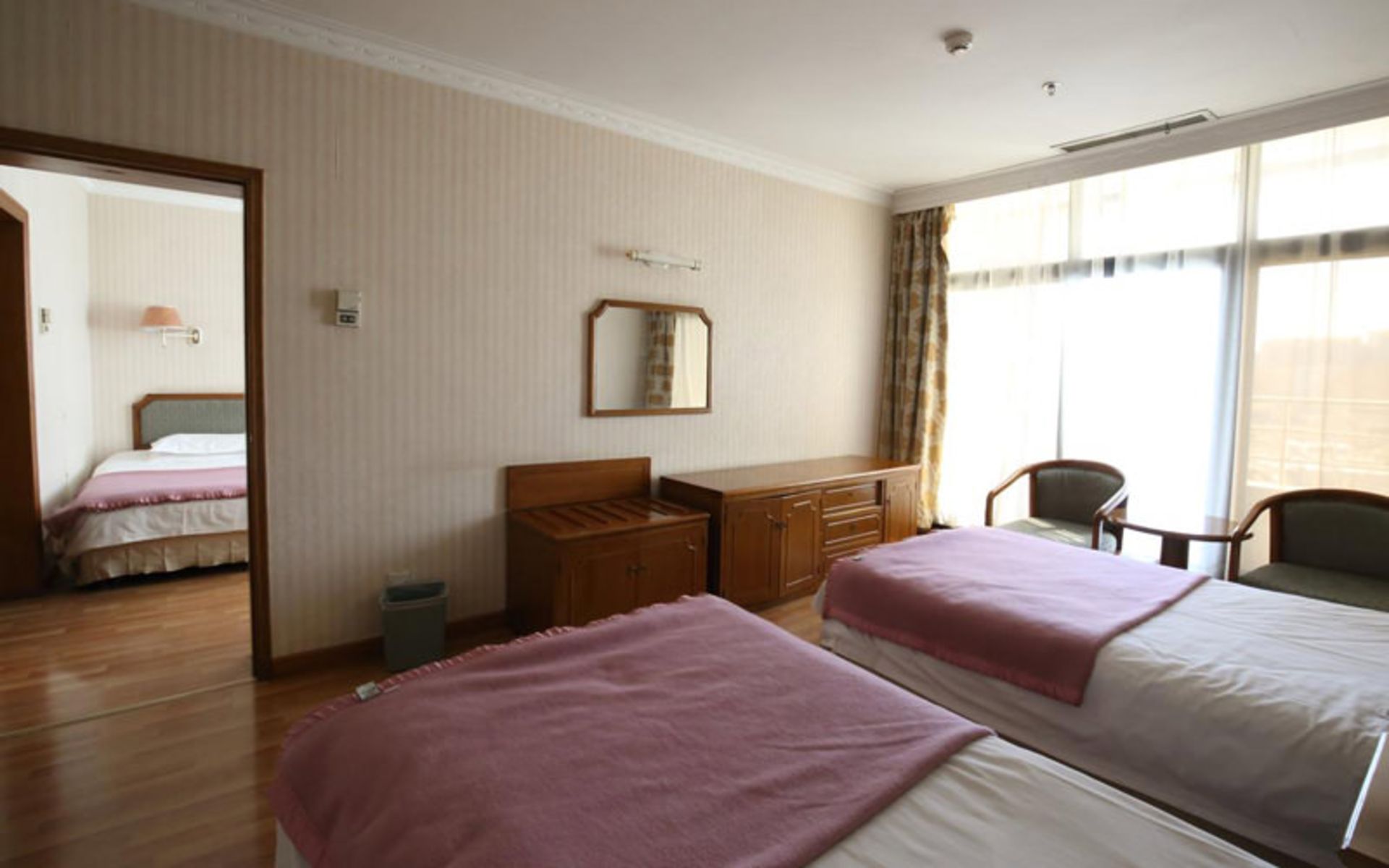 هتل فار ایست (Far East Hotel)