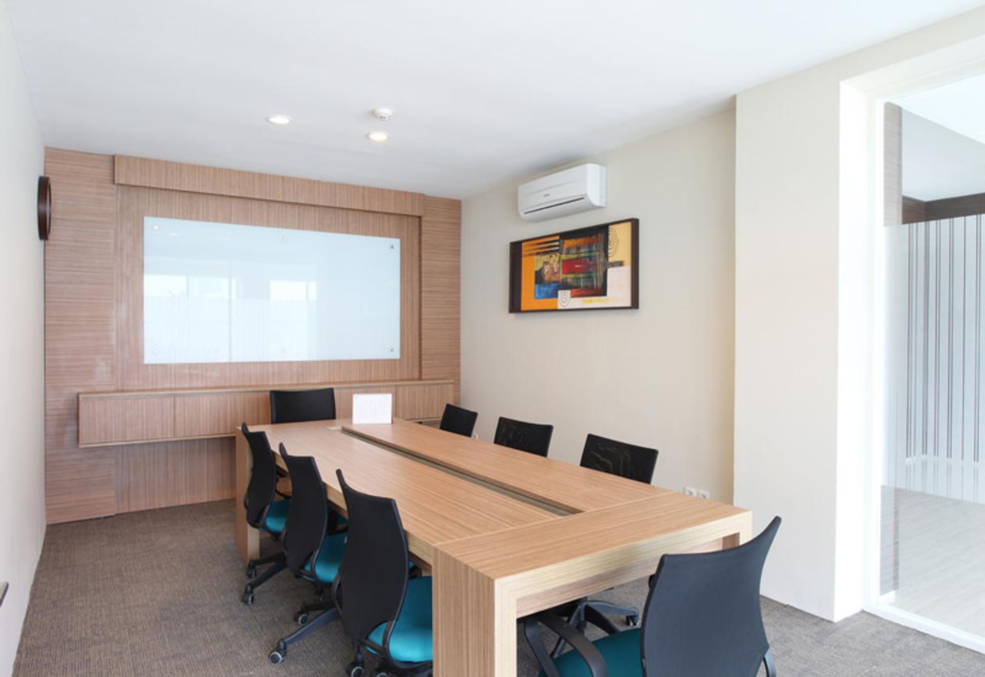 هتل آویساس سوئیت (Avissa Suites)