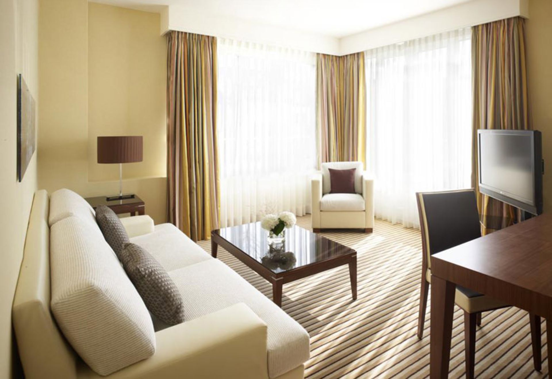 هتل شرایتون زوریخ نویس شلوس (Sheraton Zürich Neues Schloss Hotel)
