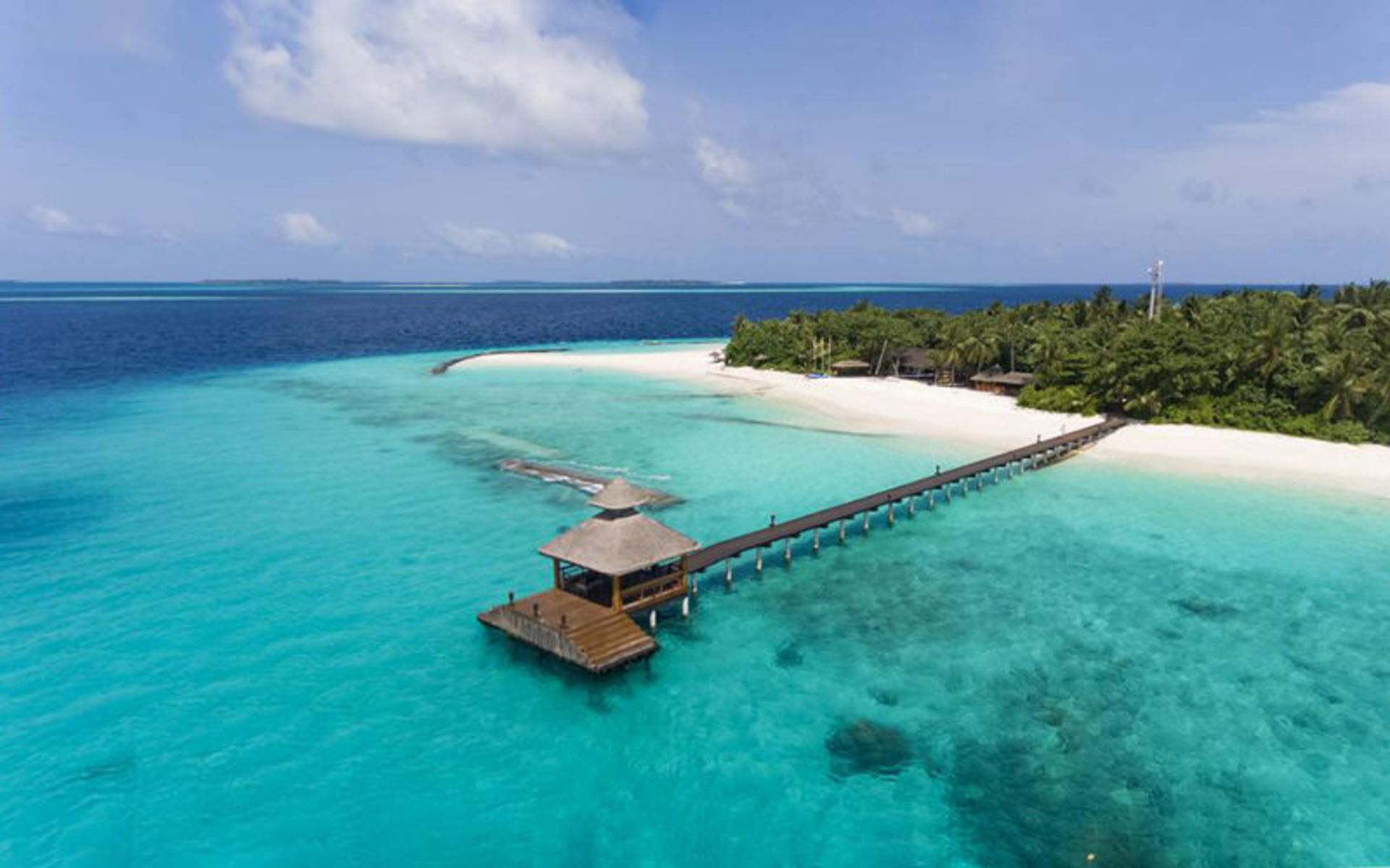 هتل ردی بیج ریزورت (Reethi Beach Resort)