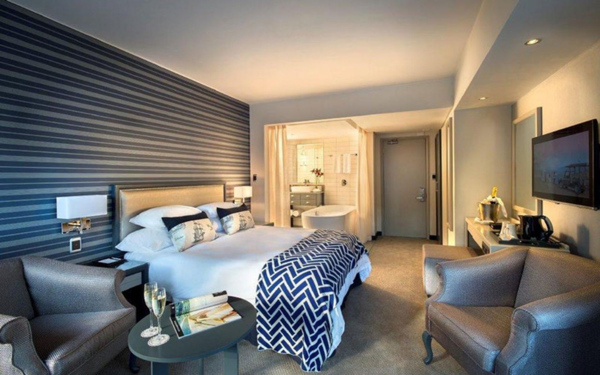 هتل پورتز وود (The Portswood Hotel)