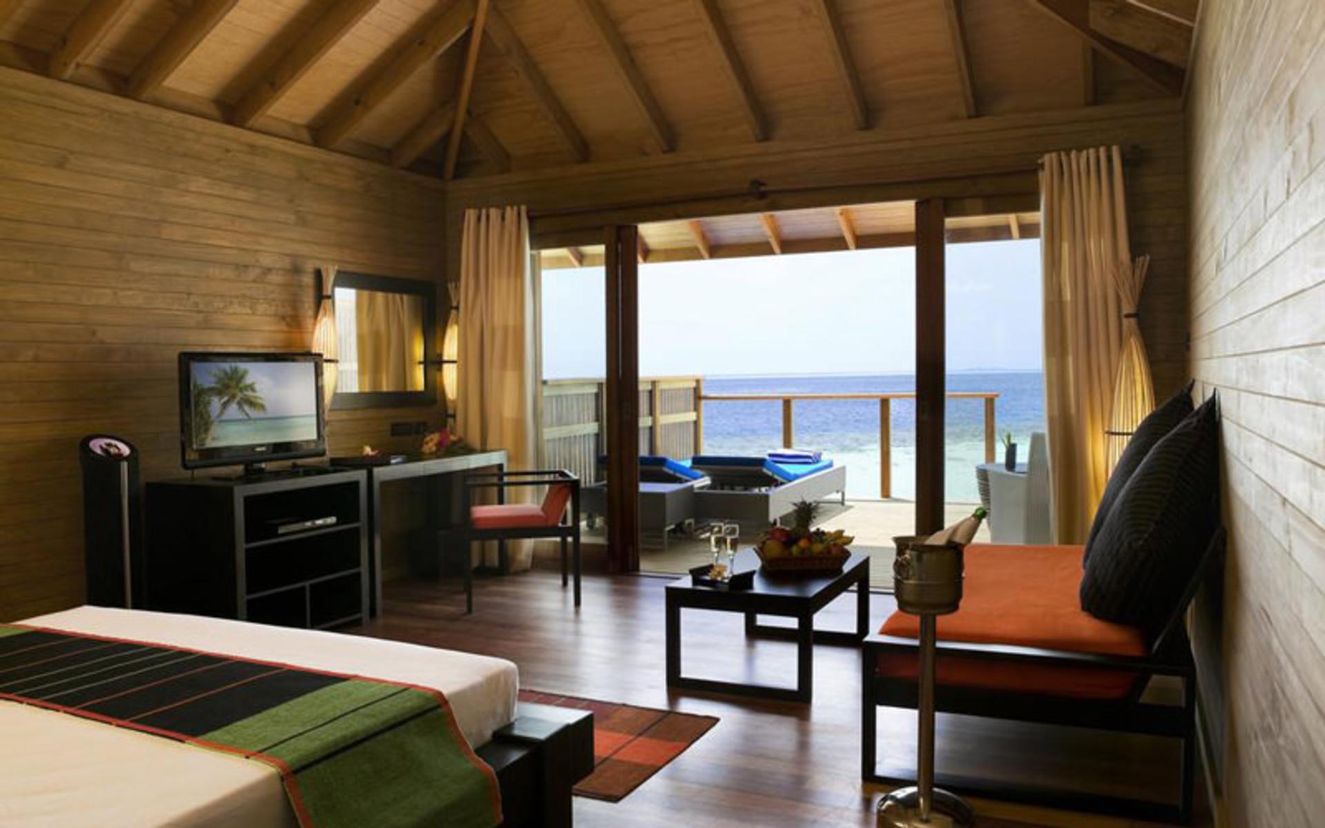 هتل ویلامندو ریزورت (Vilamendhoo Island Resort & Spa)