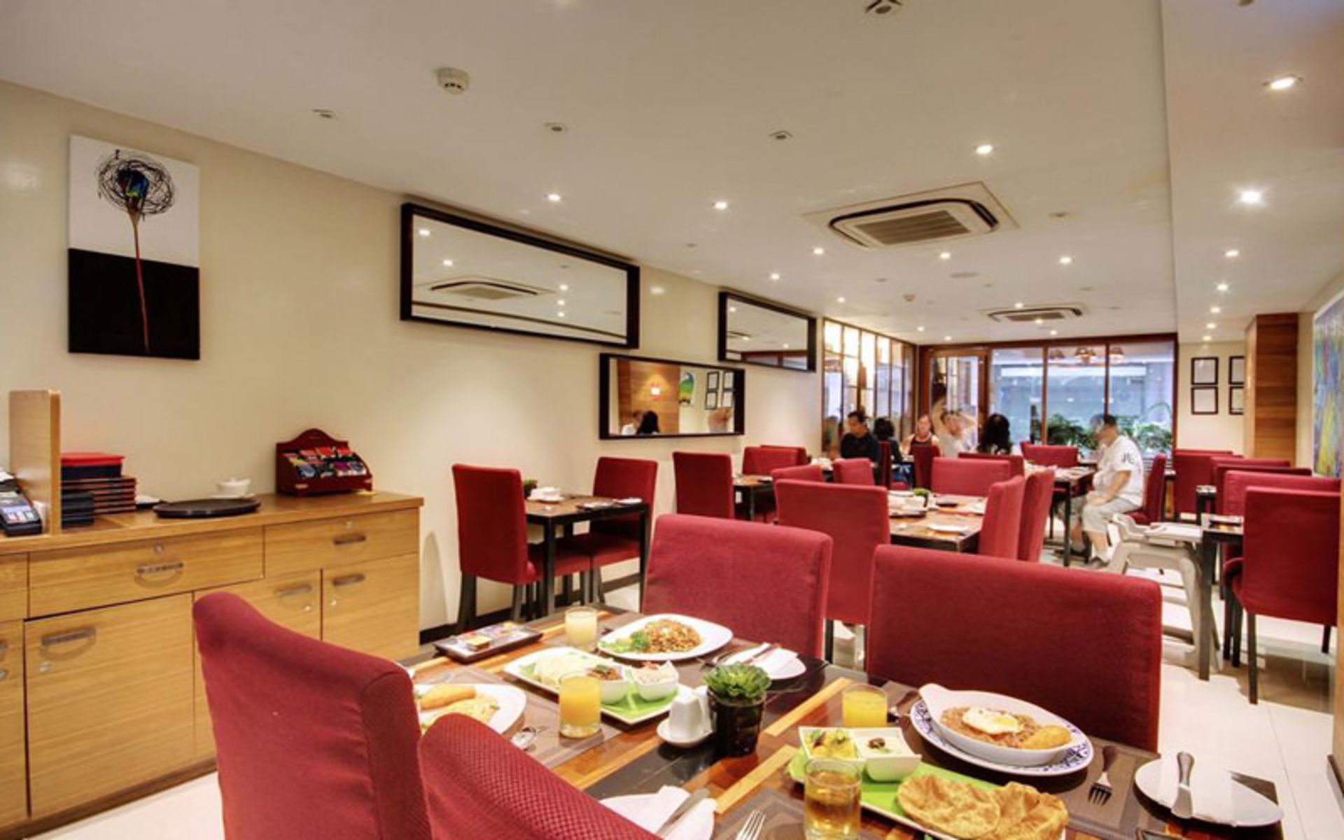 هتل سامرست (The Somerset Hotel)