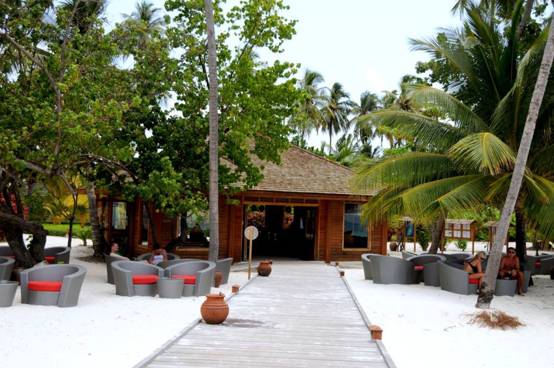 هتل مرو اسپا اند ریزورت (Meeru Island Resort & Spa)