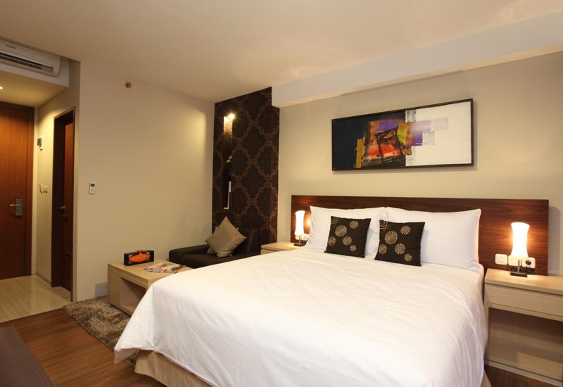 هتل آویساس سوئیت (Avissa Suites)