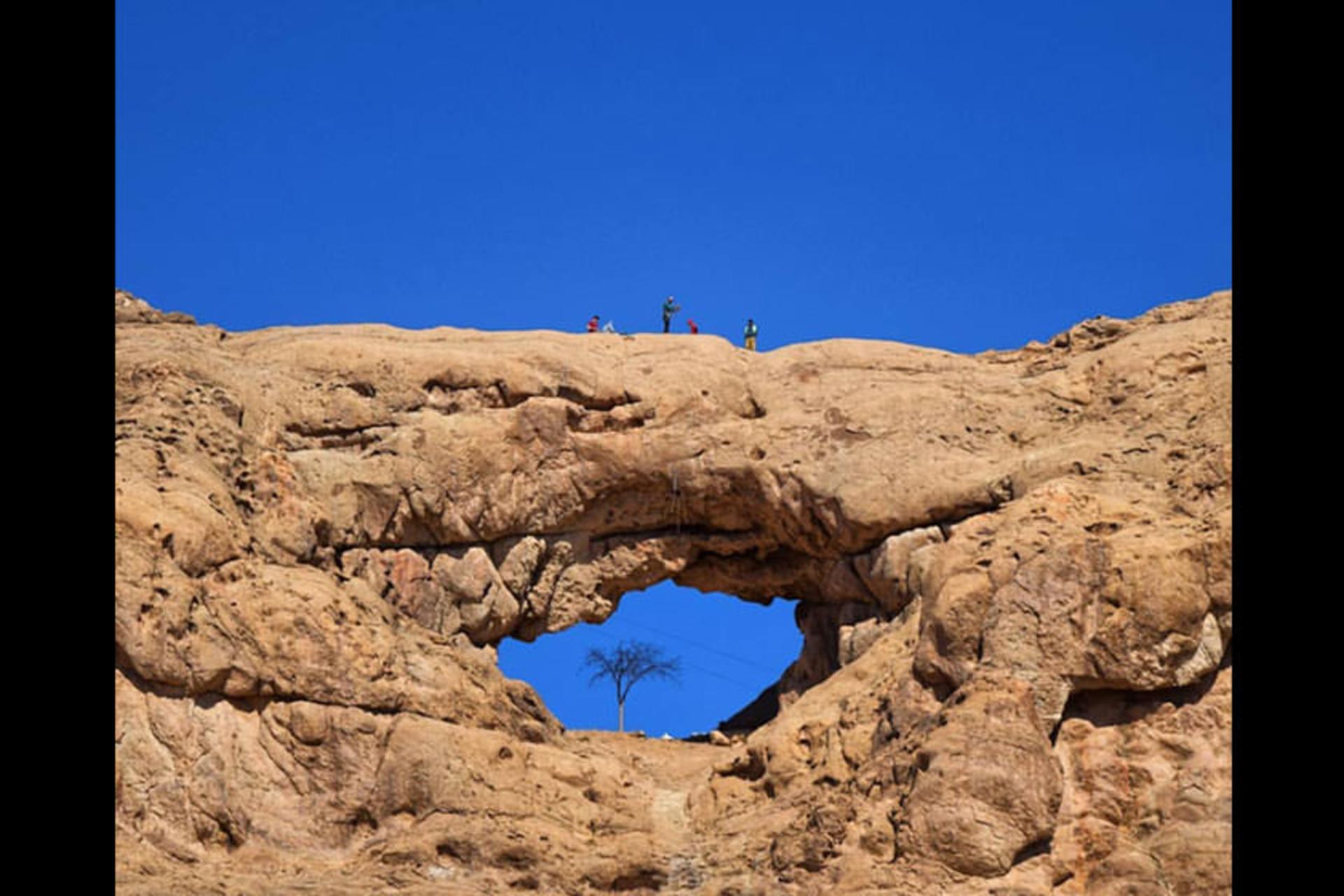 کوه سنگ سوراخ
