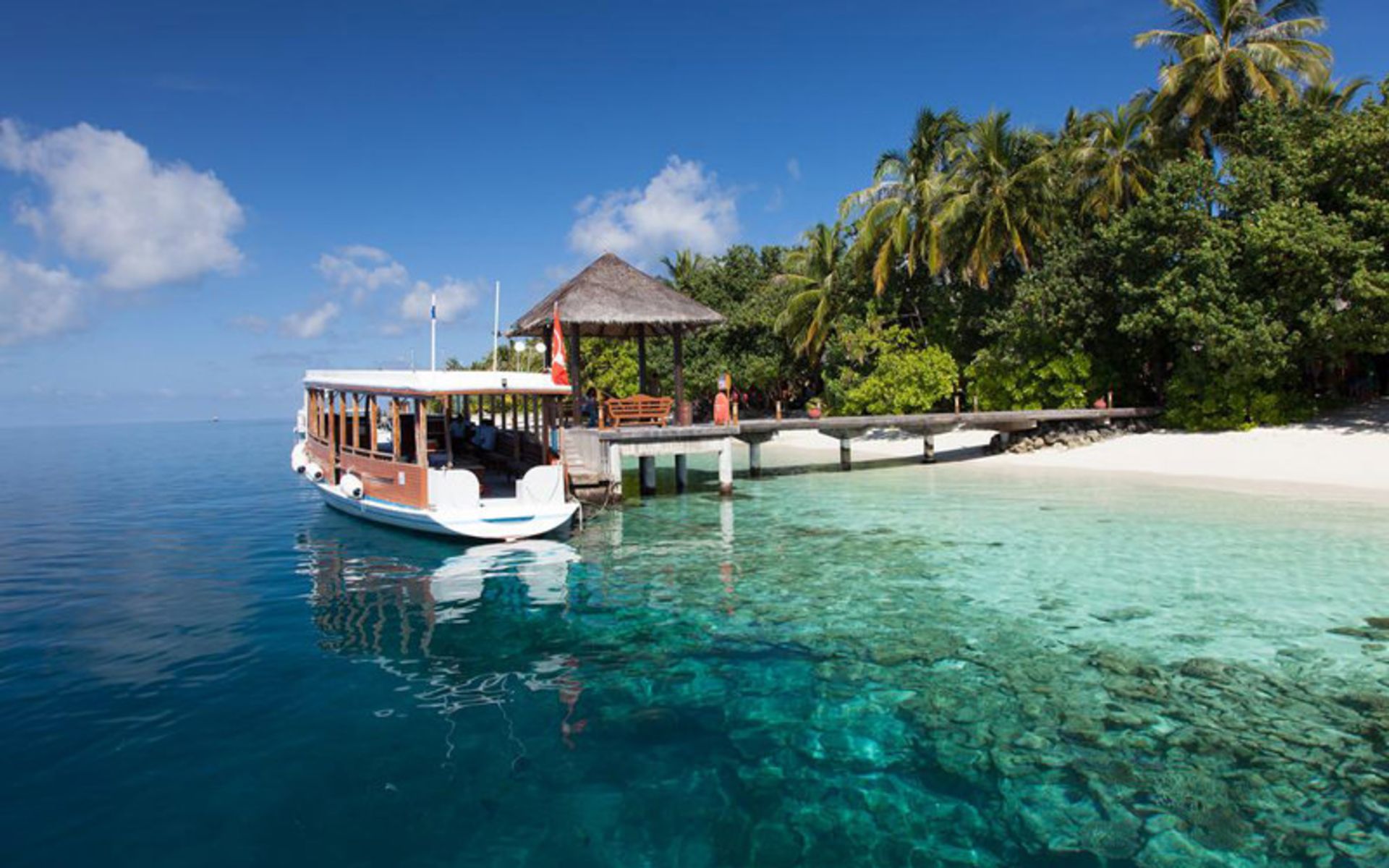 هتل ویلامندو ریزورت (Vilamendhoo Island Resort & Spa)