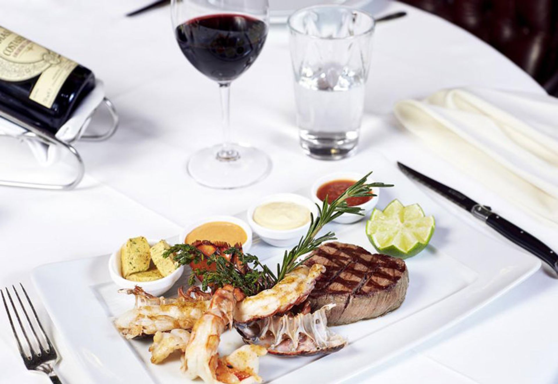 هتل فیفا اسکات (FIFA Hotel Ascot)
