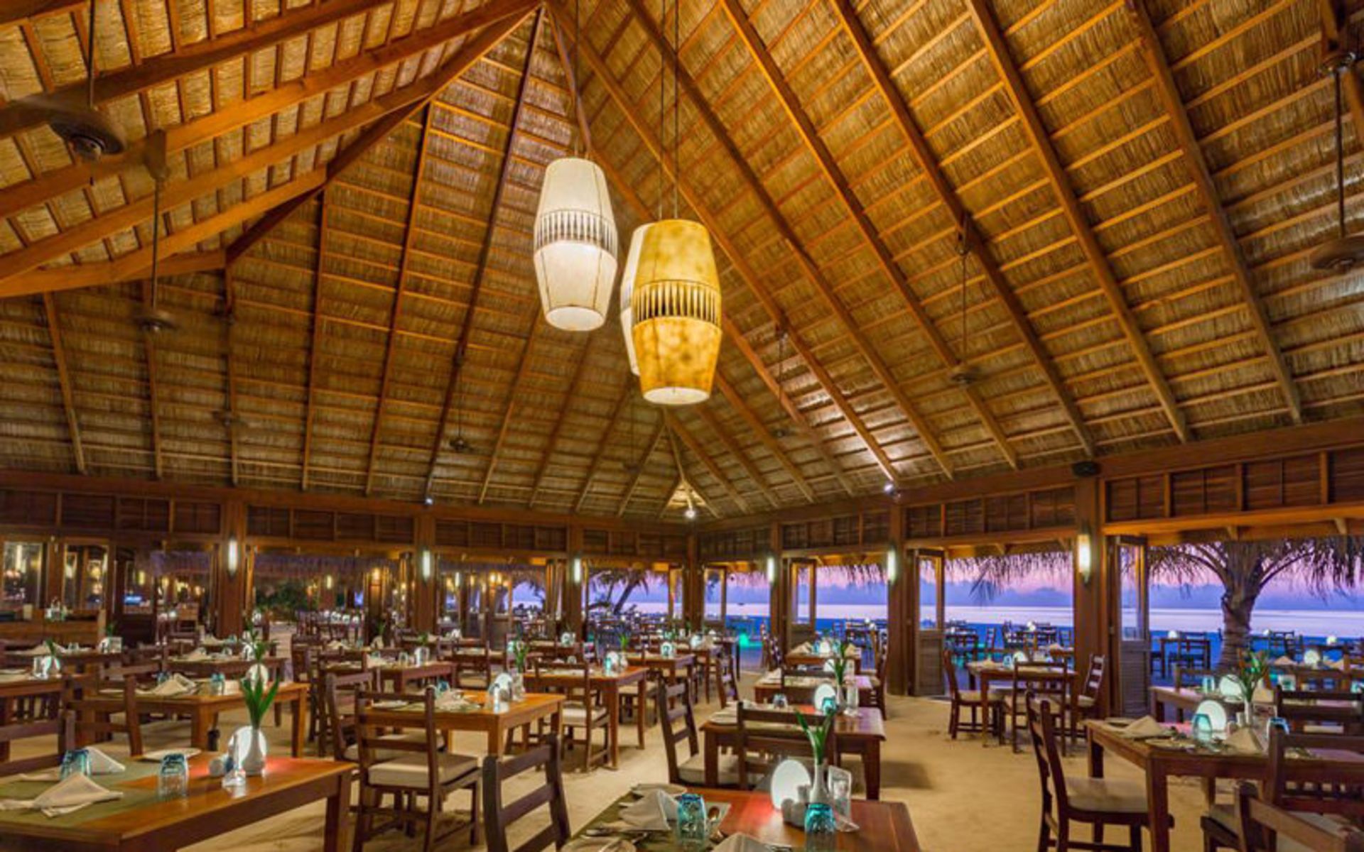 هتل مرو اسپا اند ریزورت (Meeru Island Resort & Spa)