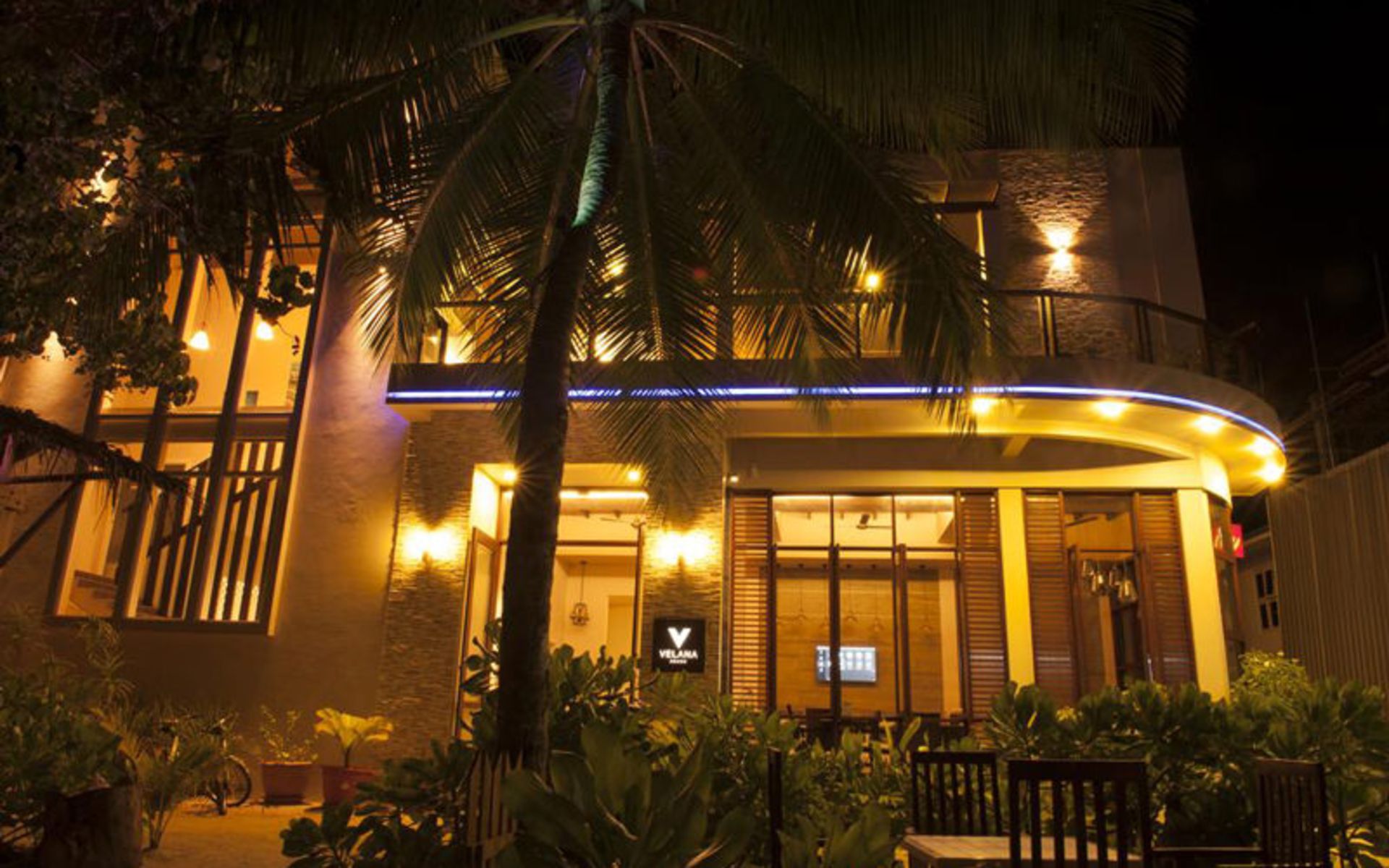 هتل ولانا بیچ (Velana Beach Maldives)
