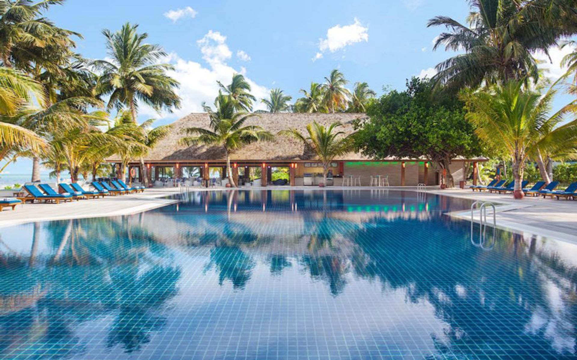 هتل مرو اسپا اند ریزورت (Meeru Island Resort & Spa)