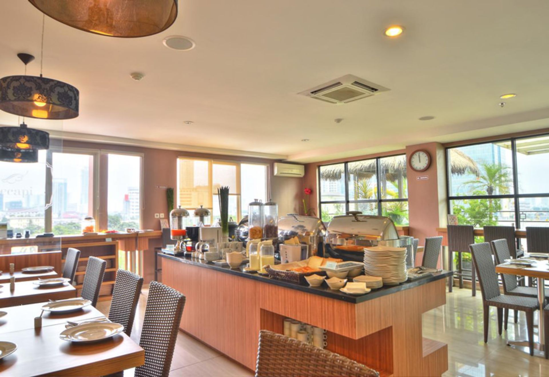 هتل آویساس سوئیت (Avissa Suites)