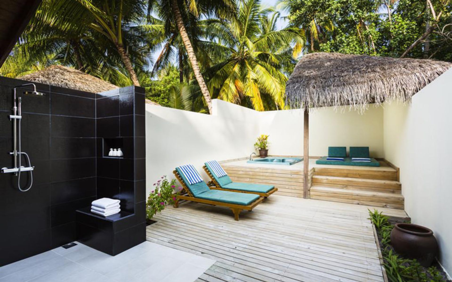 هتل مرو اسپا اند ریزورت (Meeru Island Resort & Spa)