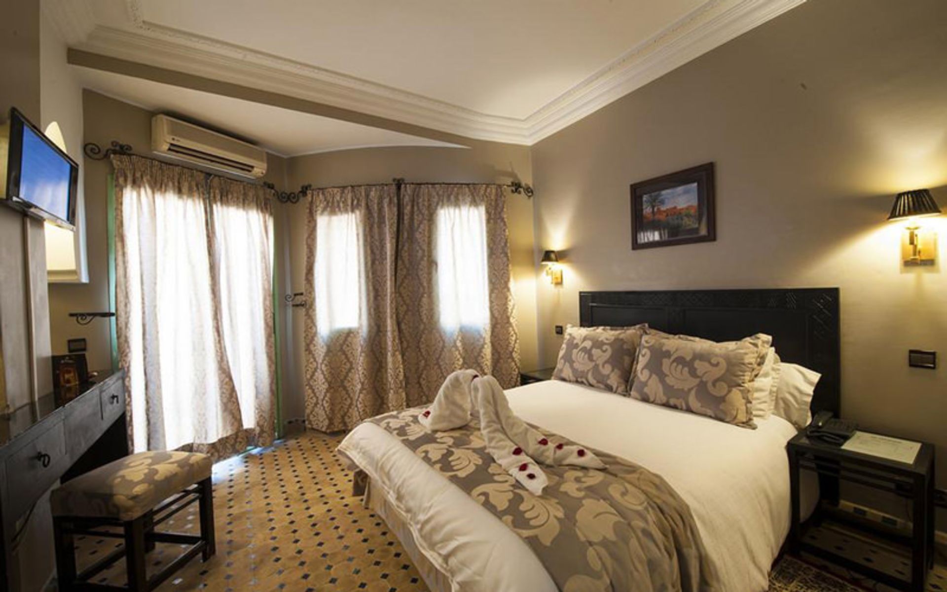 هتل لِ کاسپین (Hotel Le Caspien)