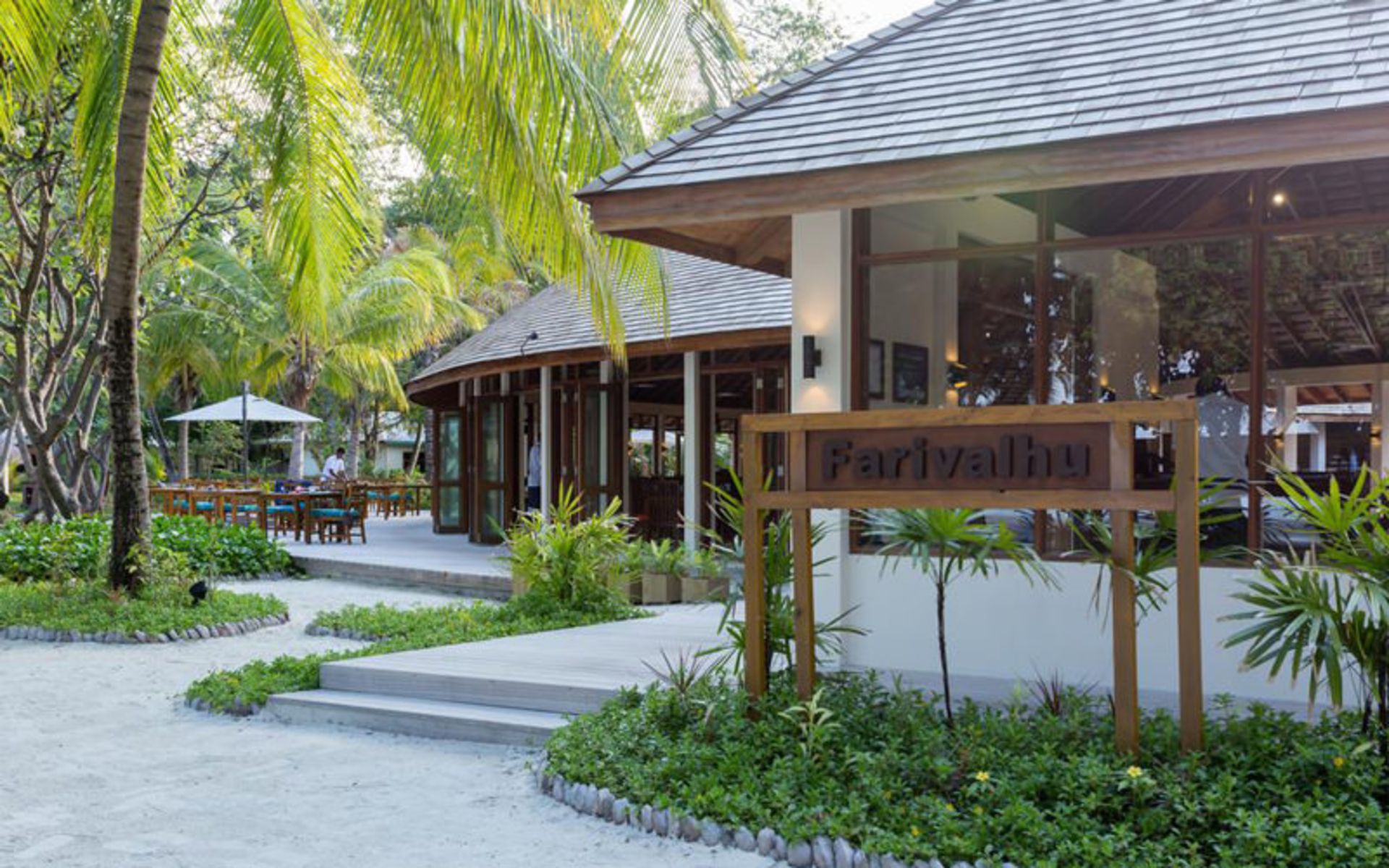 هتل مرو اسپا اند ریزورت (Meeru Island Resort & Spa)