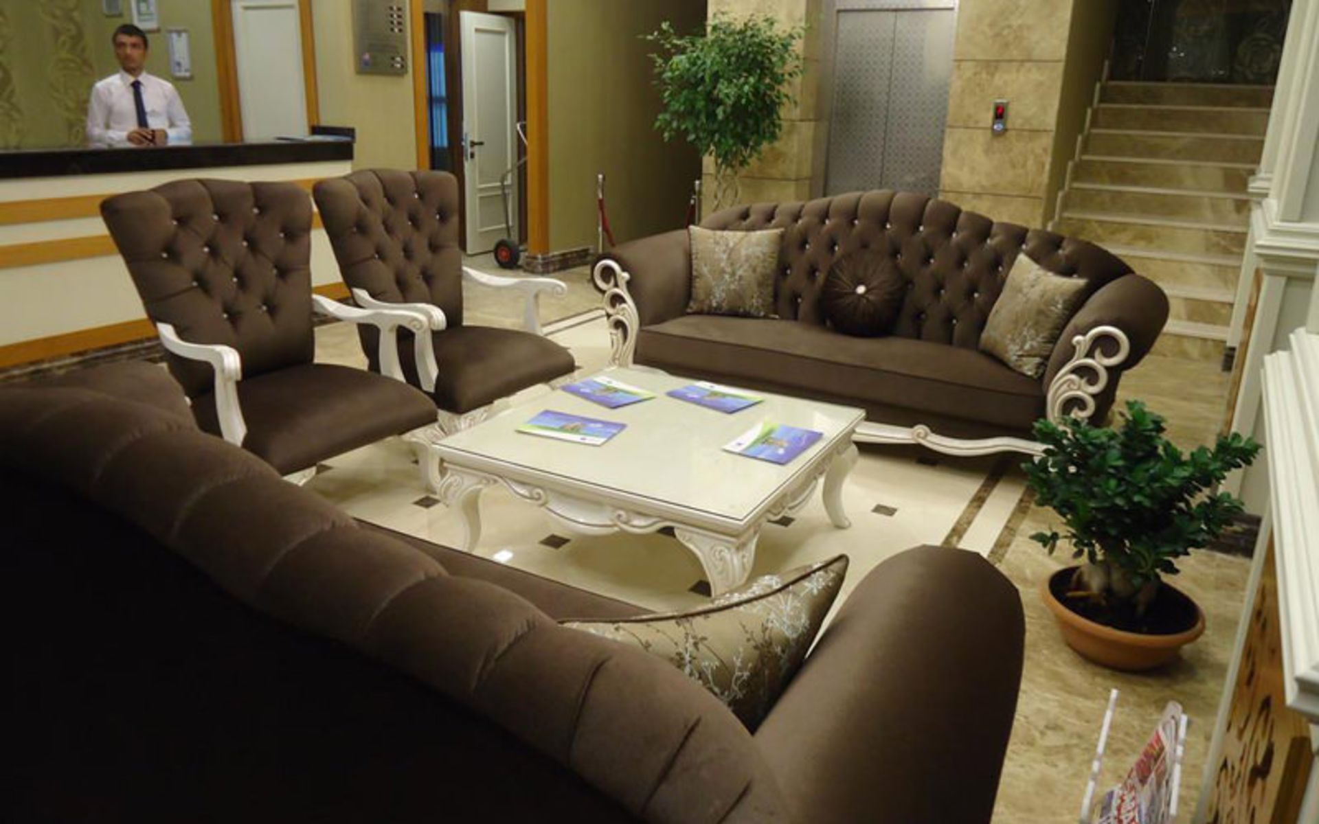 هتل منوآ (Menua Hotel)
