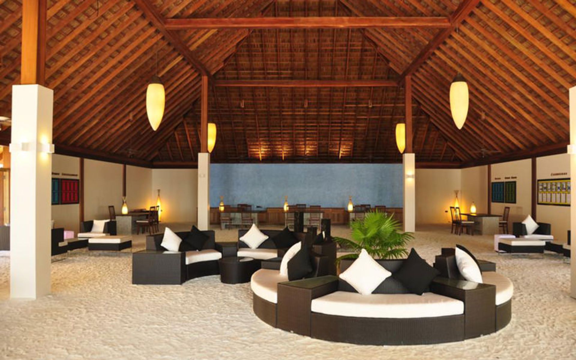 هتل ویلامندو ریزورت (Vilamendhoo Island Resort & Spa)
