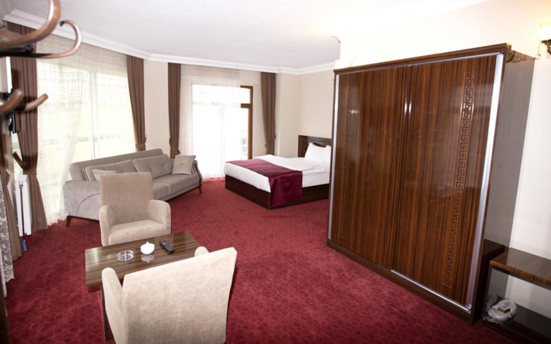 هتل رسمینا (Resmina Hotel)