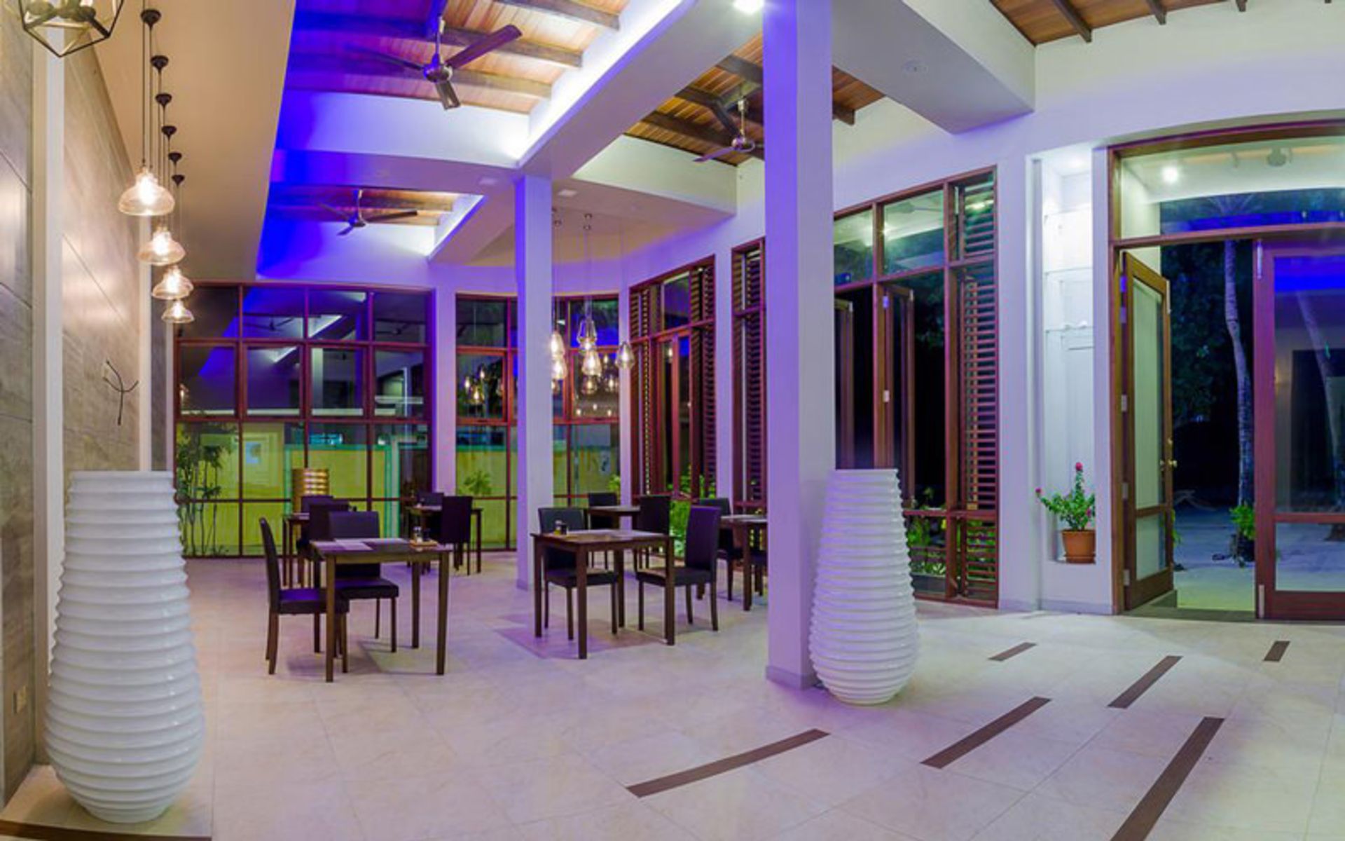 هتل ولانا بیچ (Velana Beach Maldives)