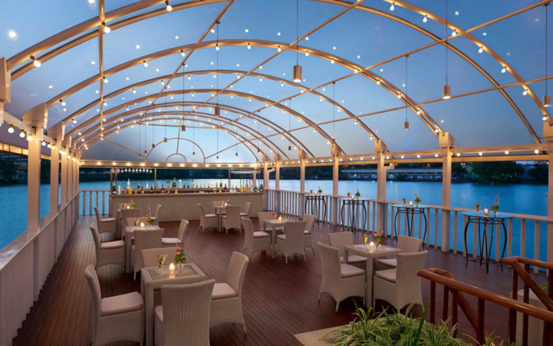 هتل سینامون لیک ‌ساید (Cinnamon Lakeside)