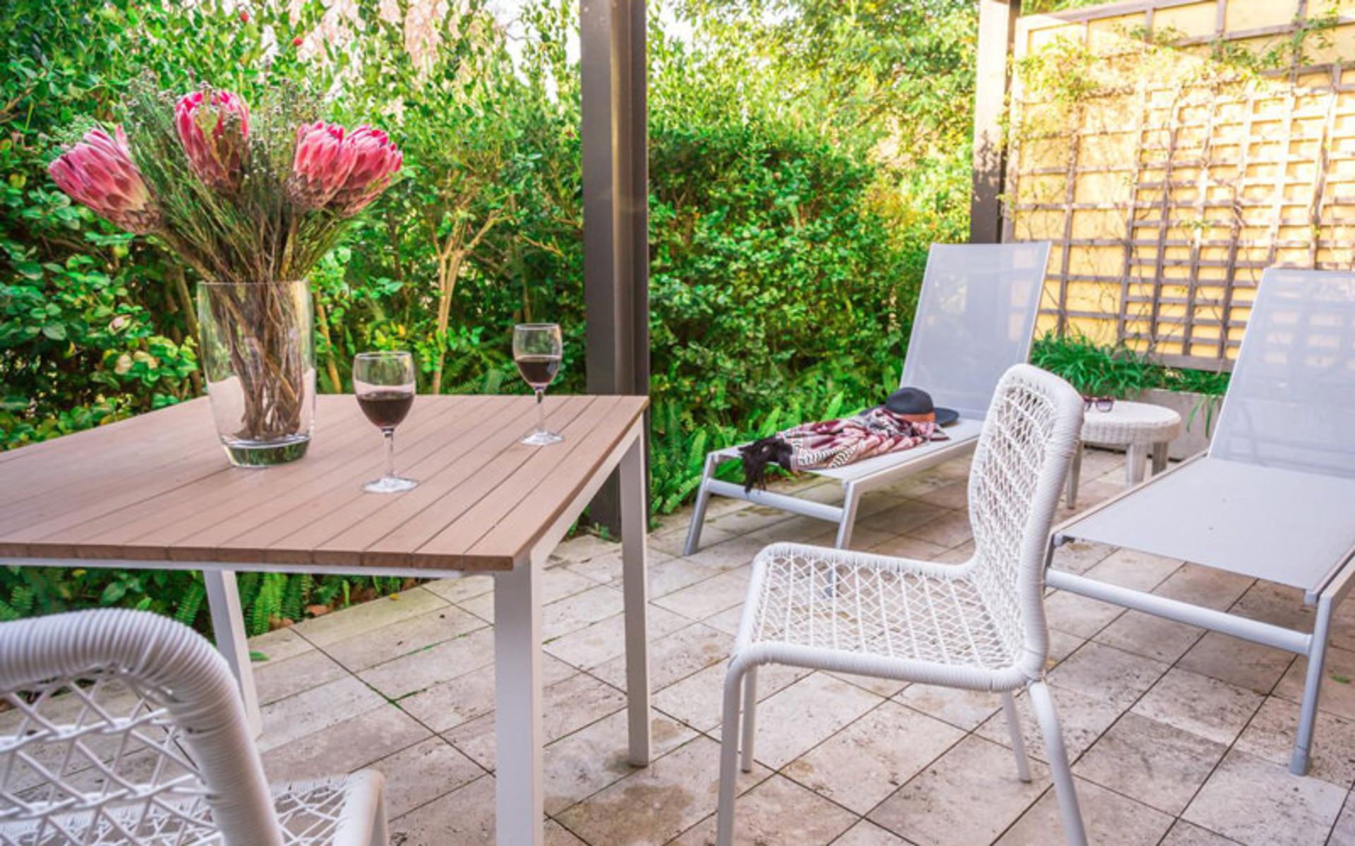 هتل وینیارد (Vineyard Hotel)