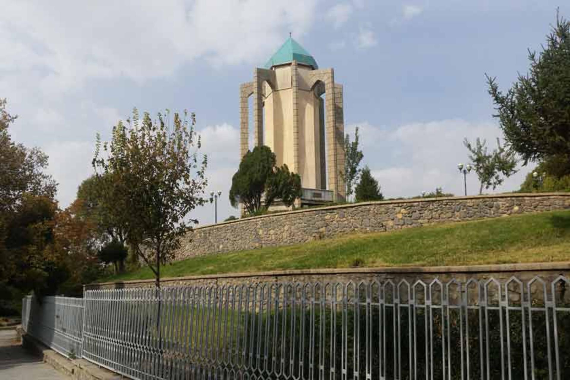آرامگاه بابا طاهر