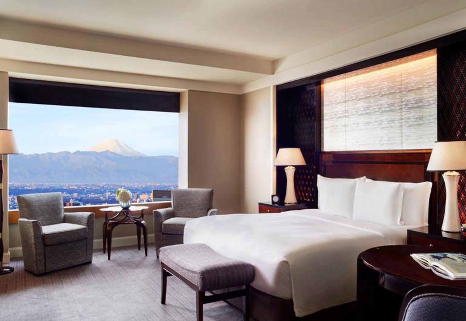 هتل ریتز کارلتون (The Ritz-Carlton)