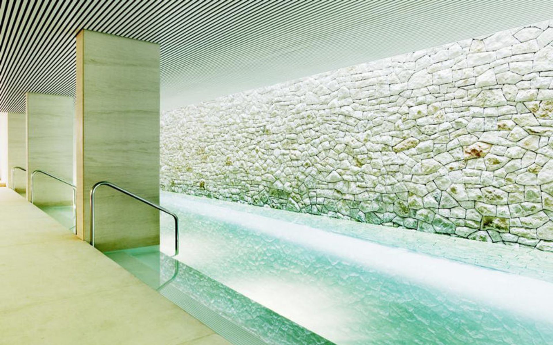هتل اسکوئر ناین بلگراد (Square Nine Hotel Belgrade)