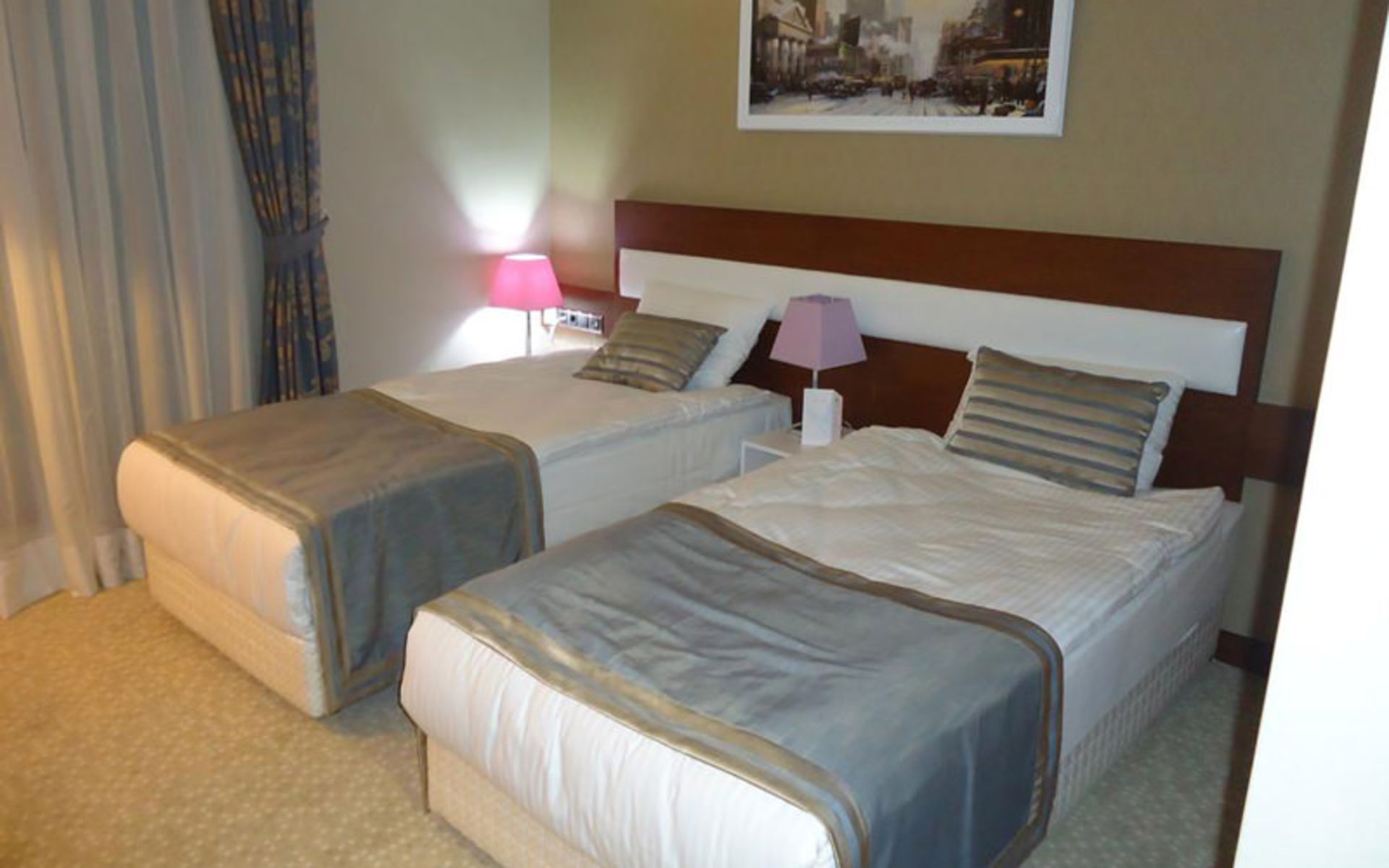 هتل منوآ (Menua Hotel)